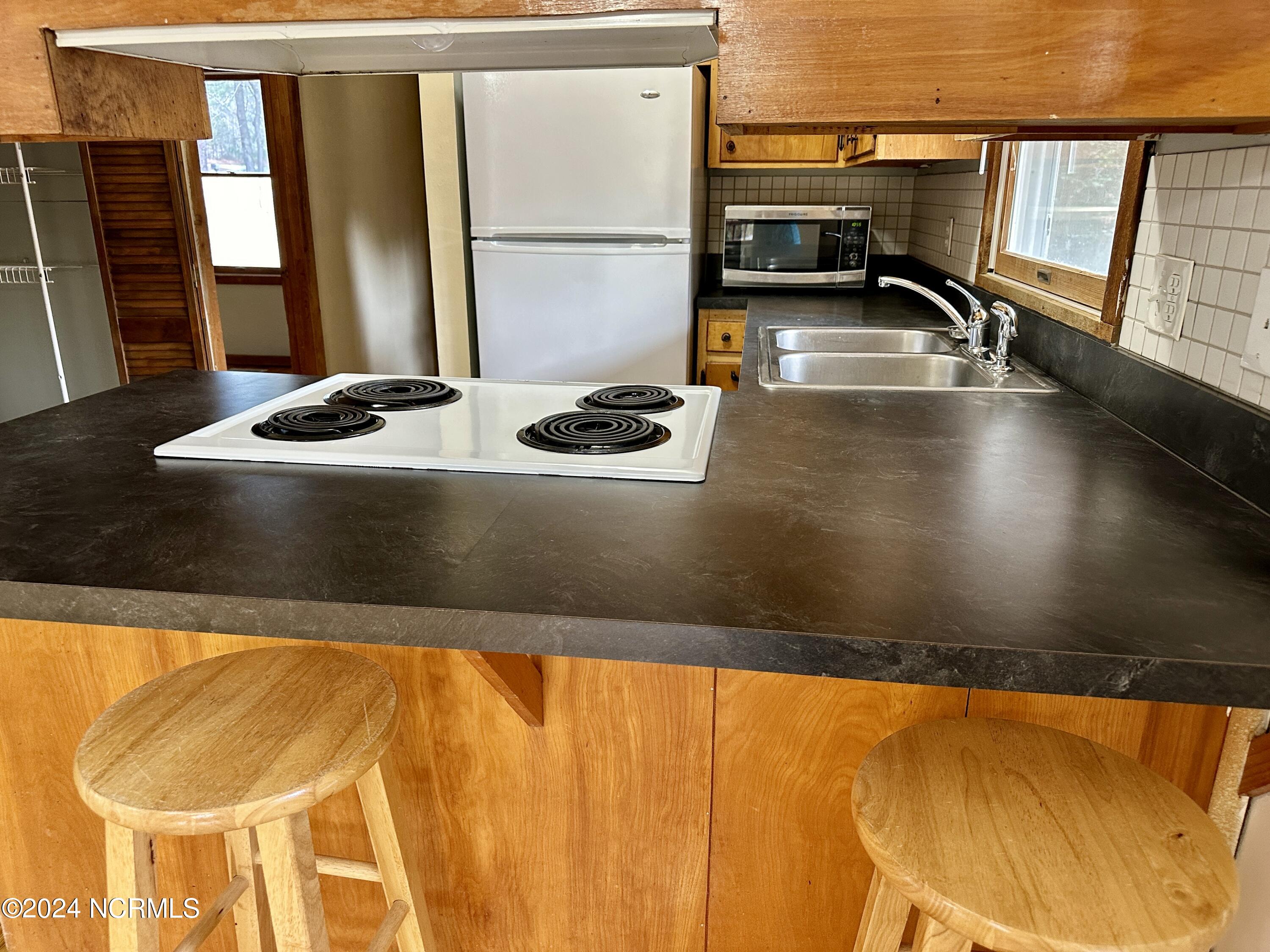 735 E Philadelphia Avenue