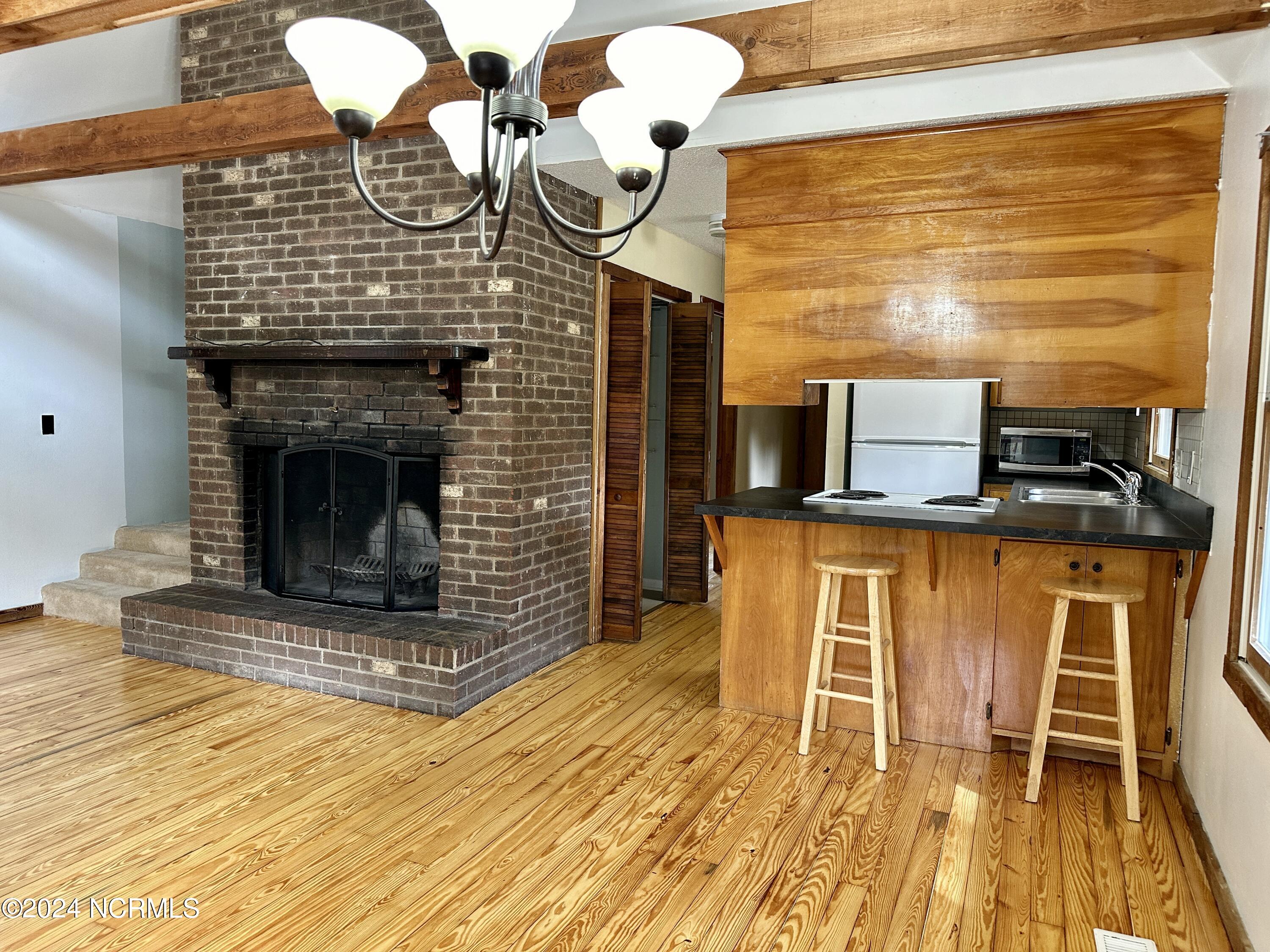 735 E Philadelphia Avenue