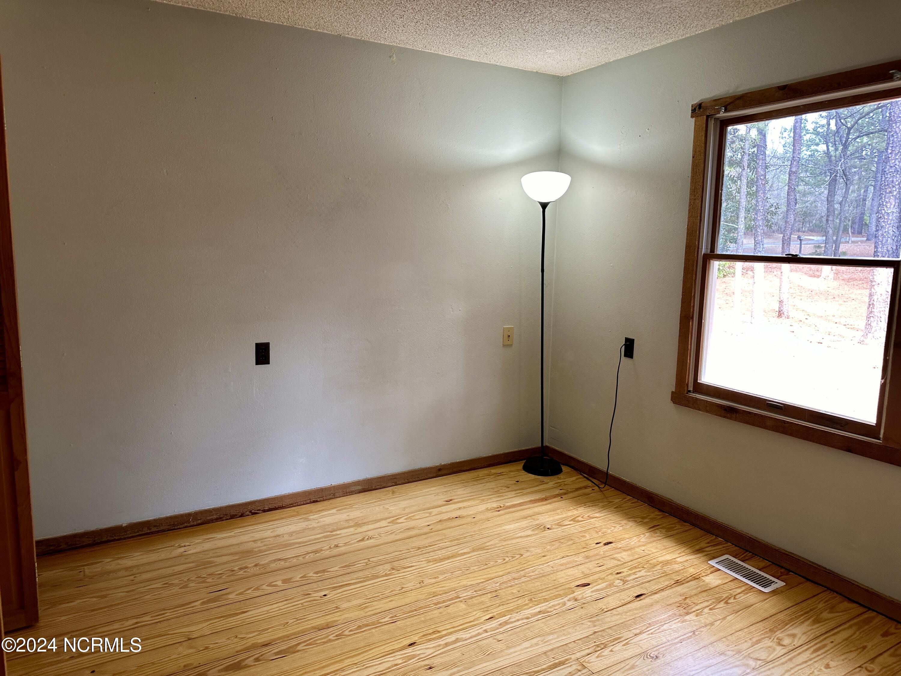 735 E Philadelphia Avenue