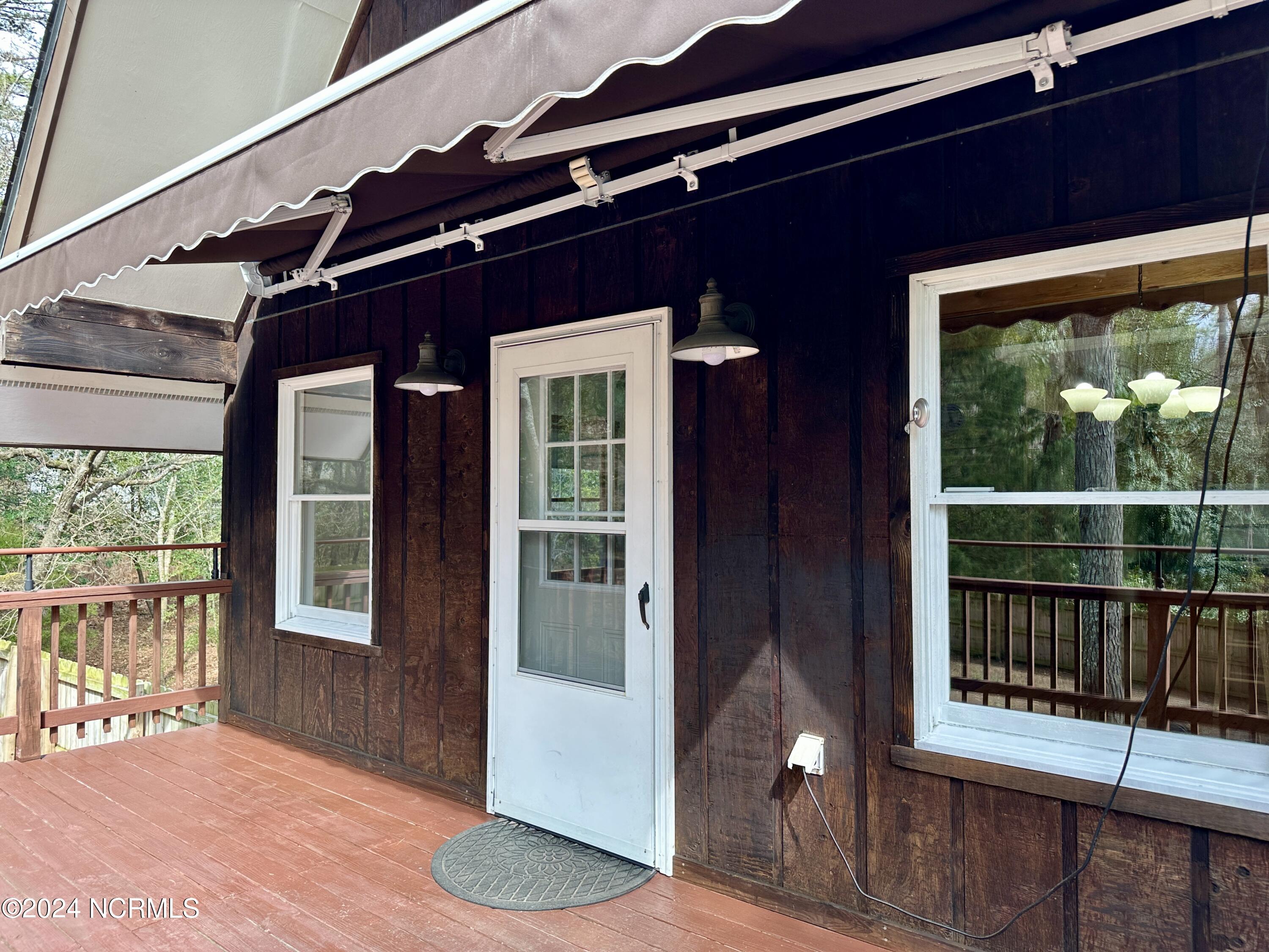 735 E Philadelphia Avenue