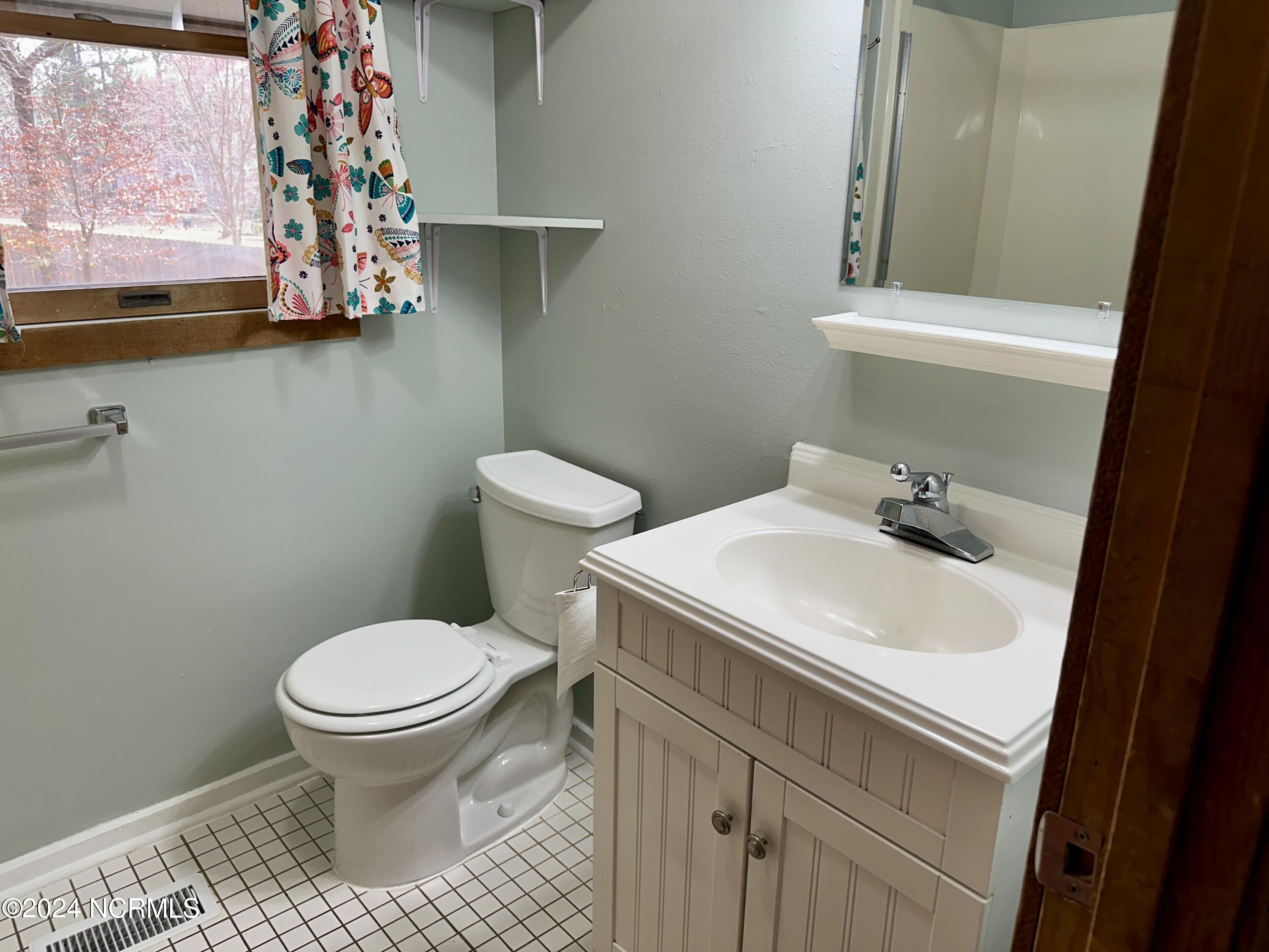 735 E Philadelphia Avenue