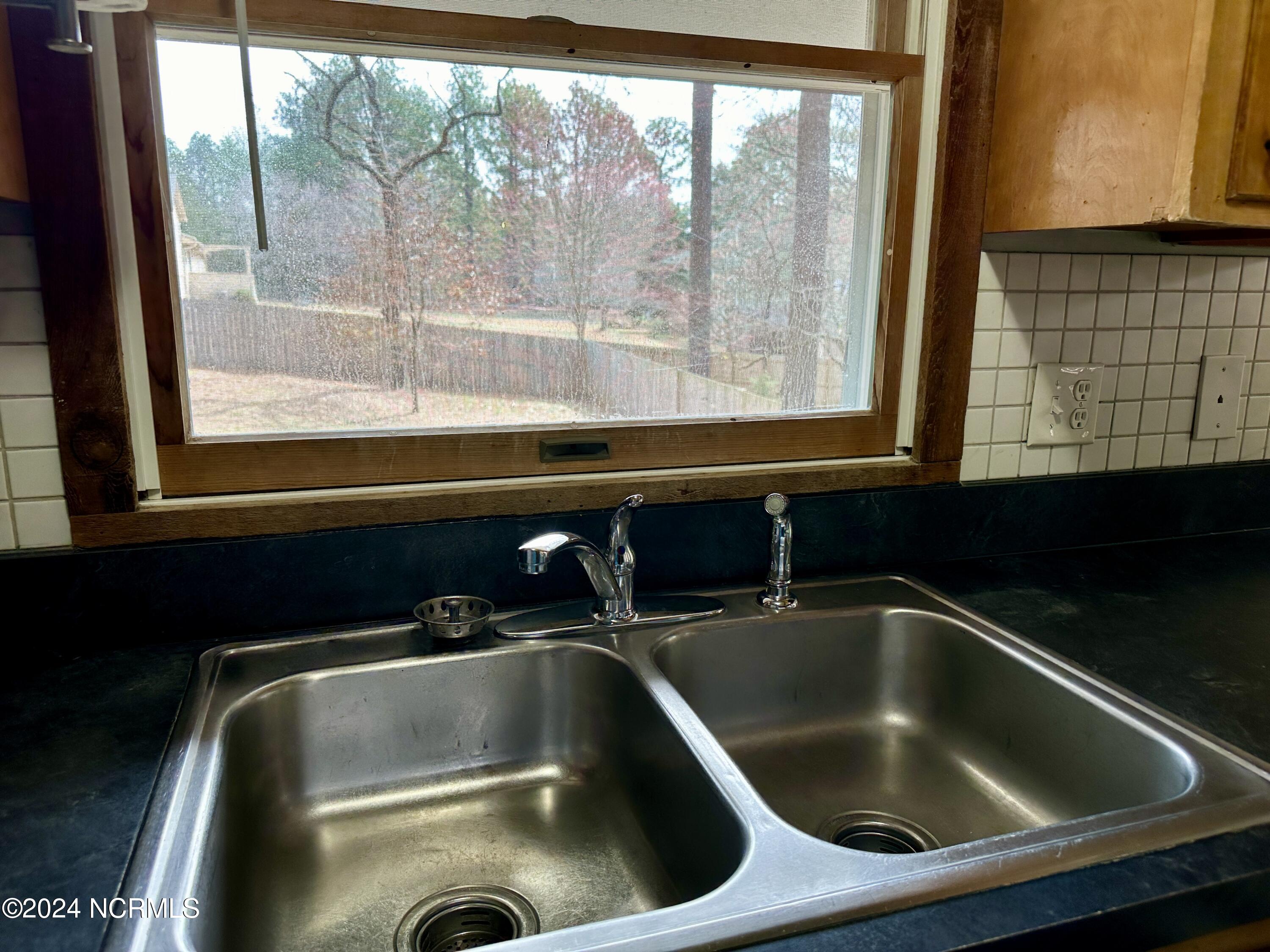 735 E Philadelphia Avenue