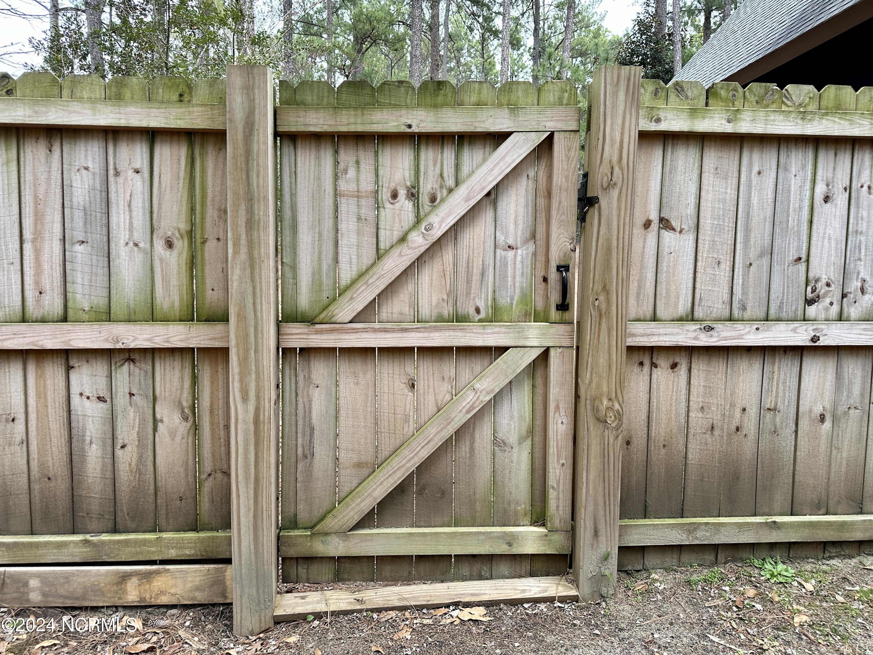 735 E Philadelphia Avenue