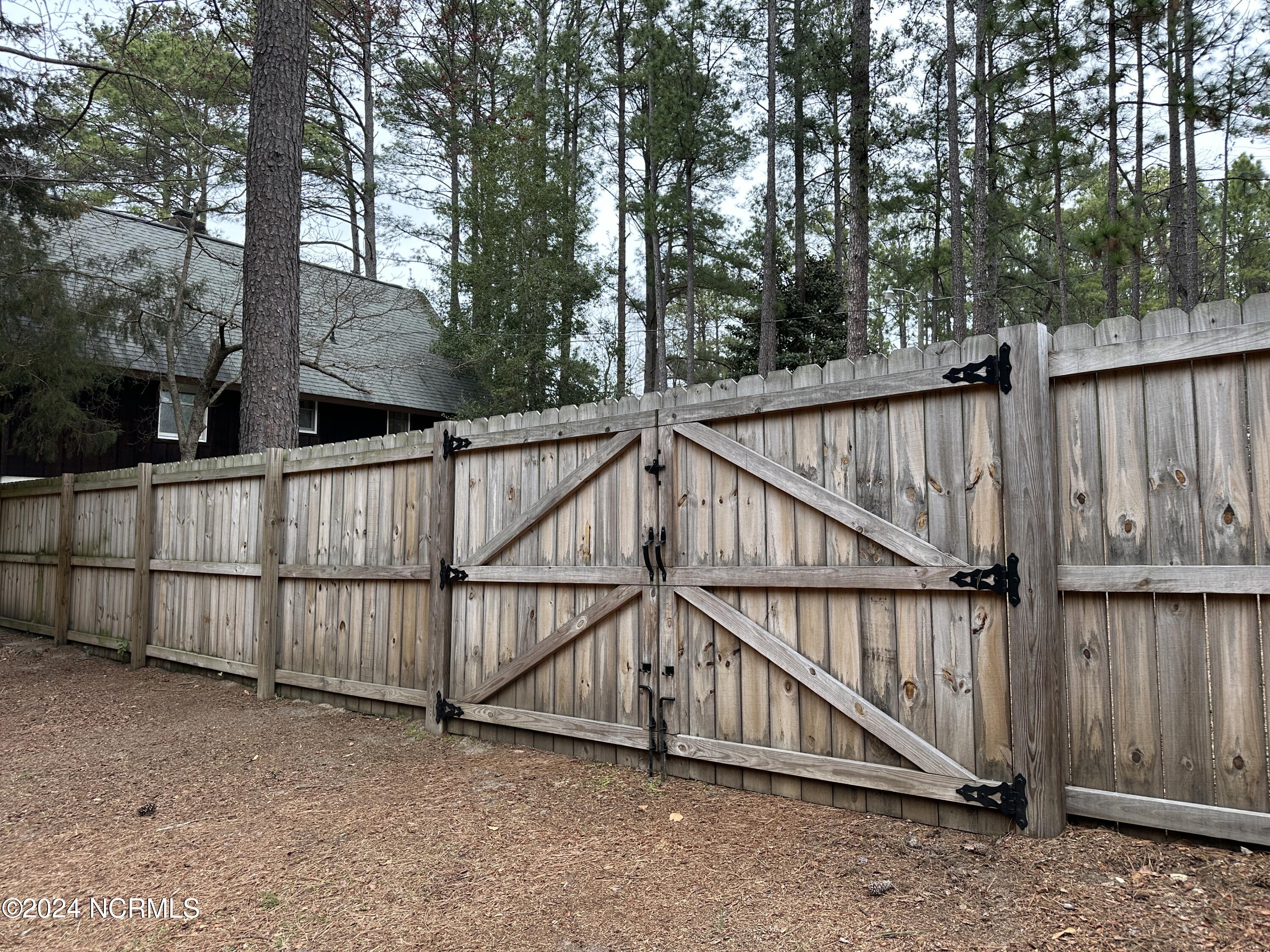 735 E Philadelphia Avenue