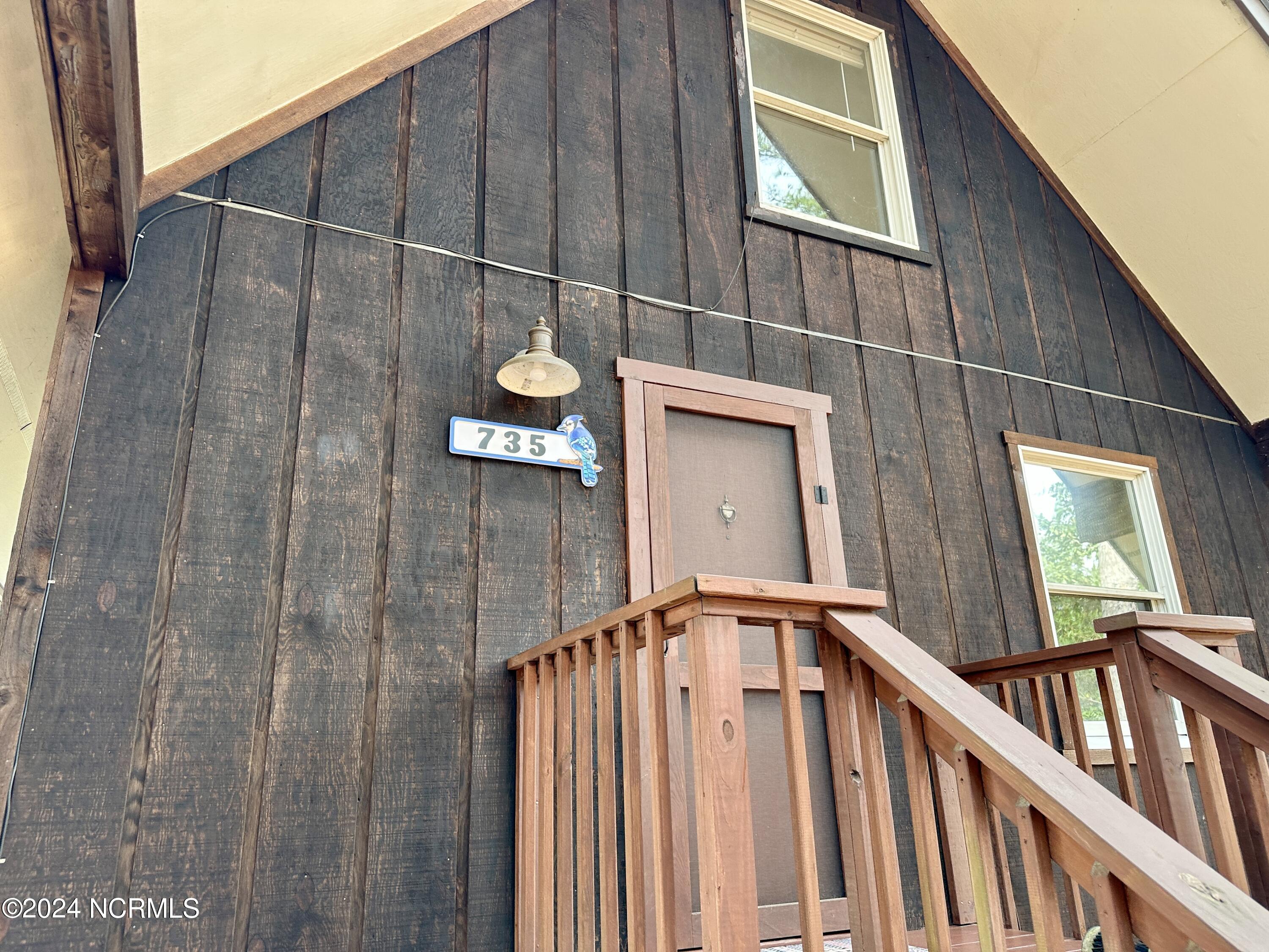 735 E Philadelphia Avenue