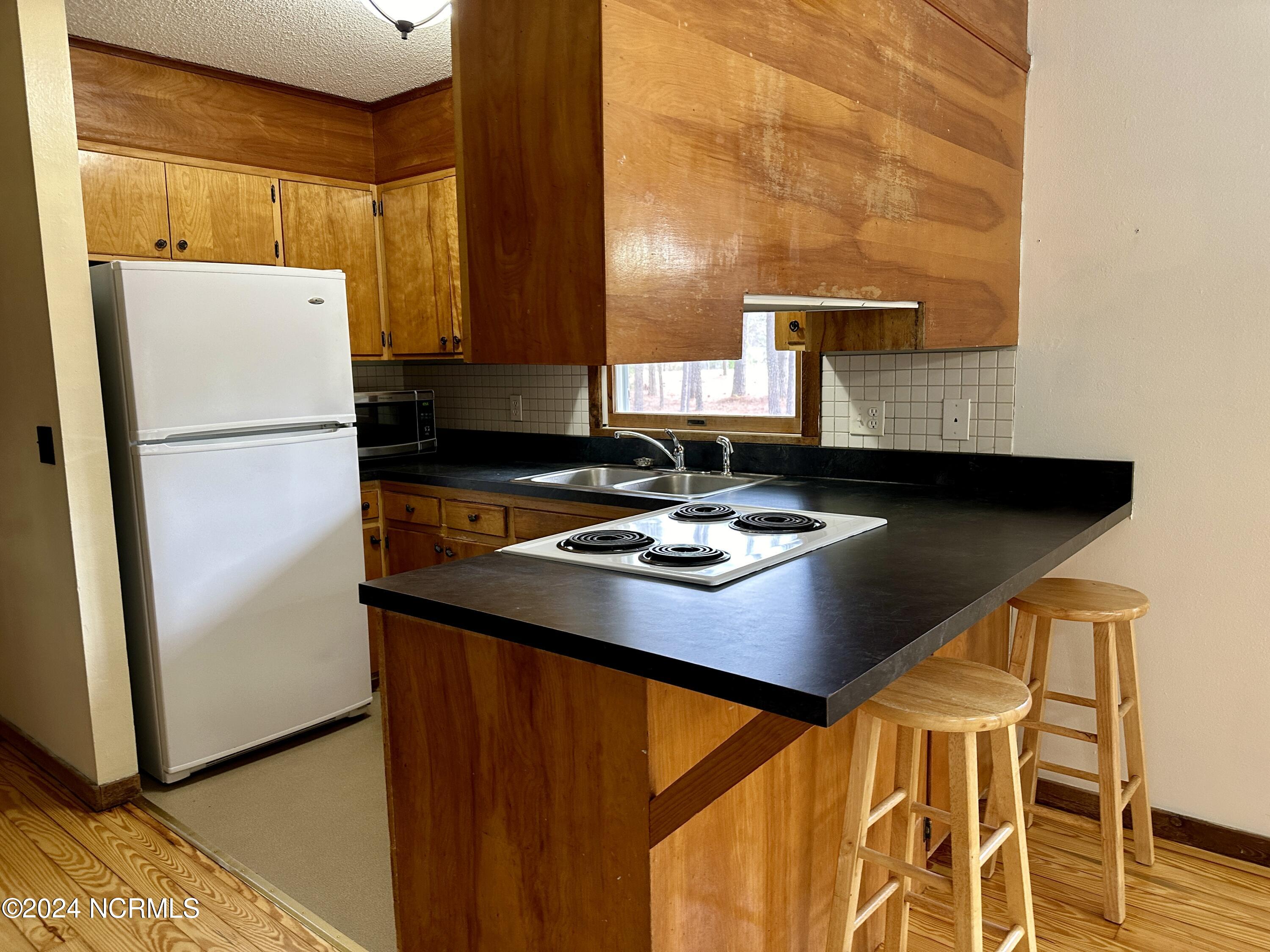 735 E Philadelphia Avenue