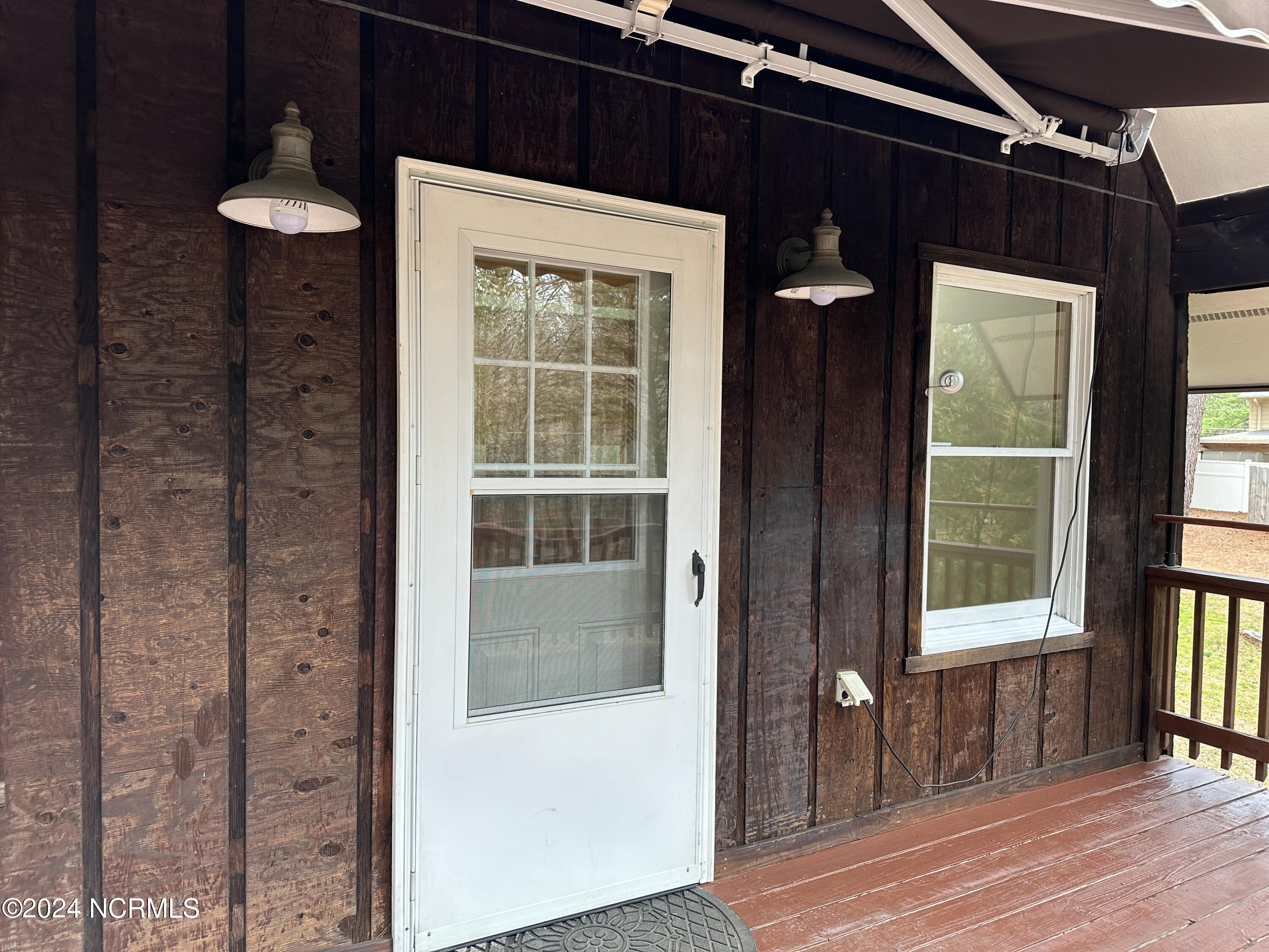 735 E Philadelphia Avenue