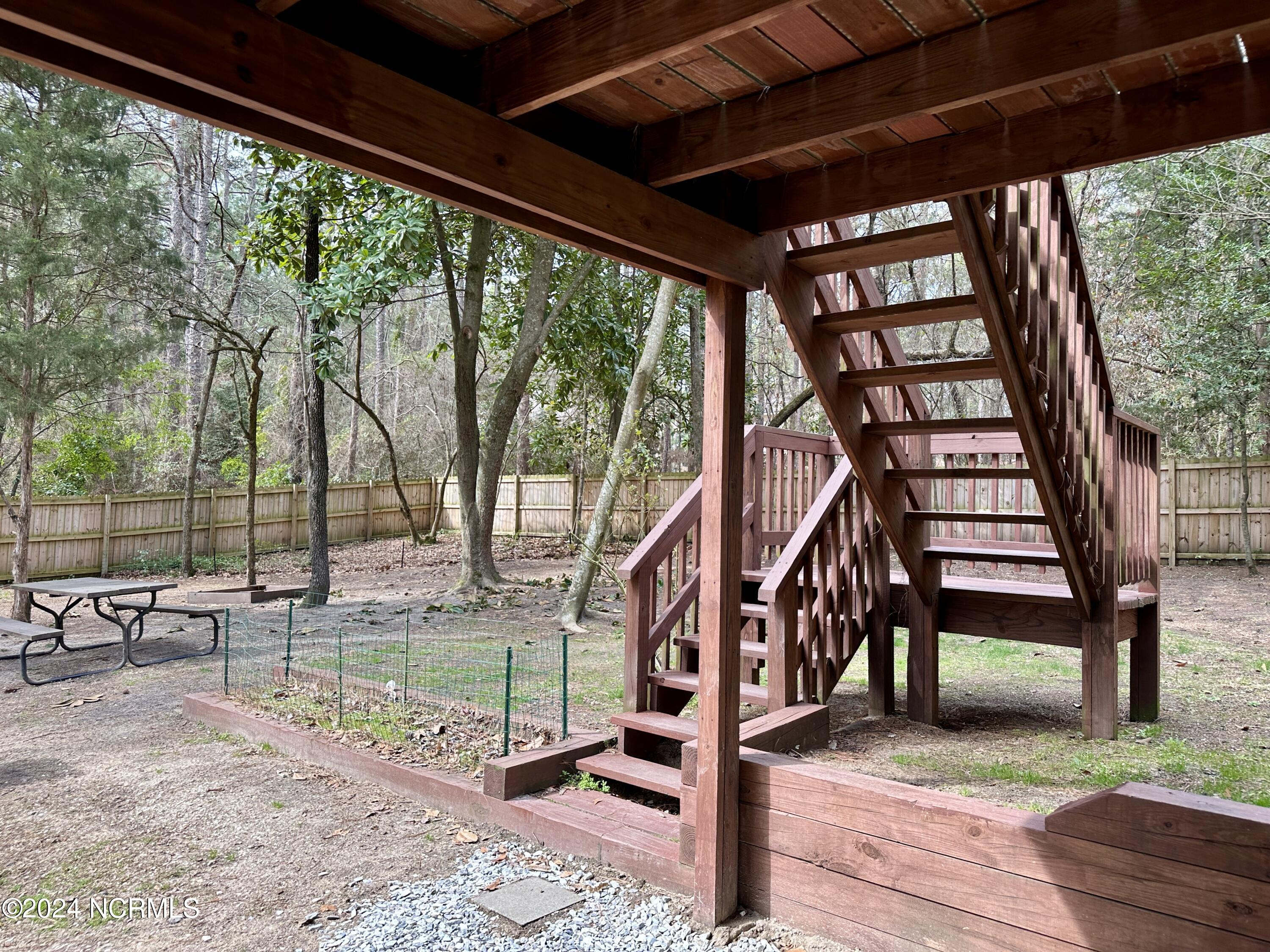 735 E Philadelphia Avenue