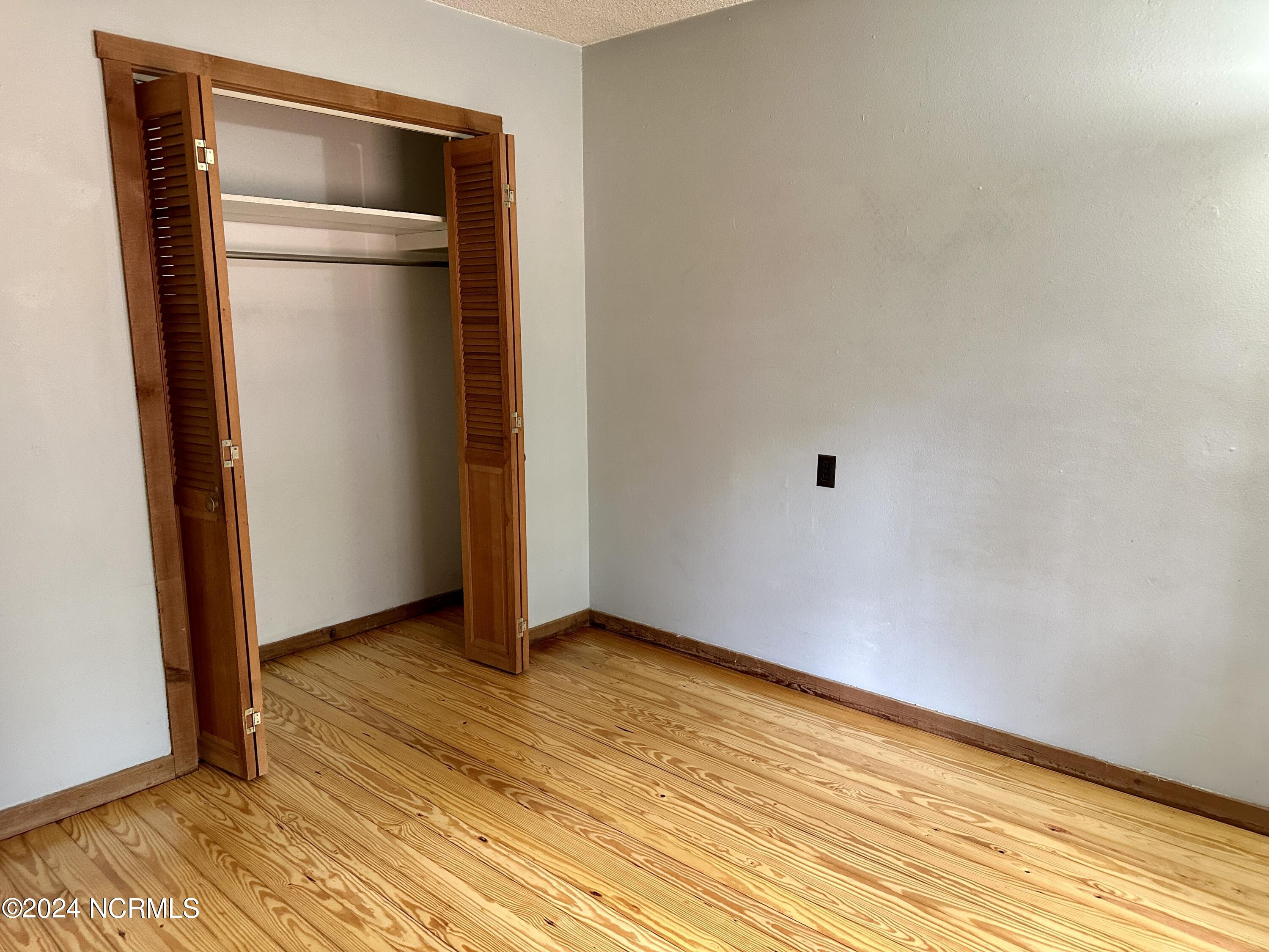 735 E Philadelphia Avenue