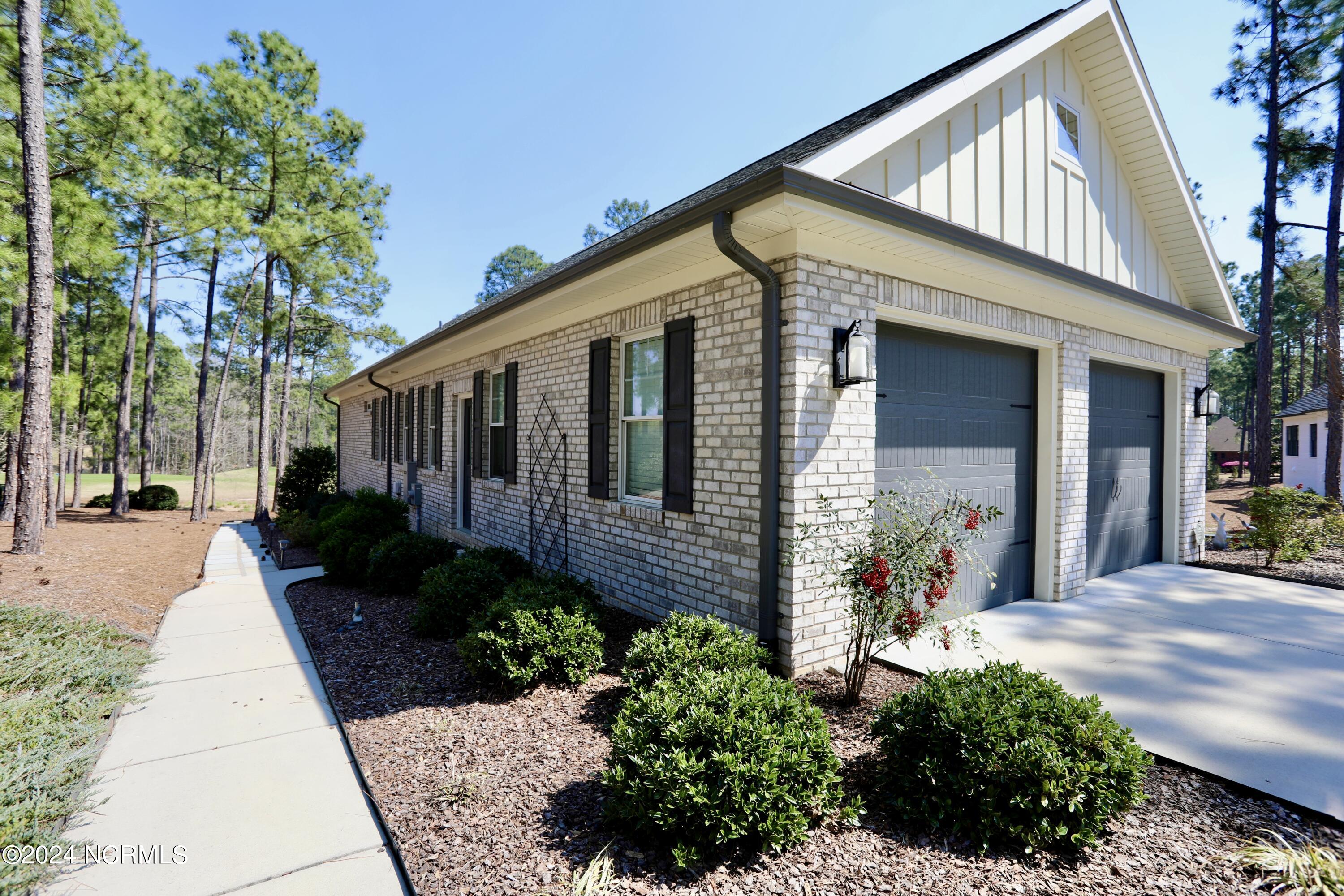4 Masters Place
