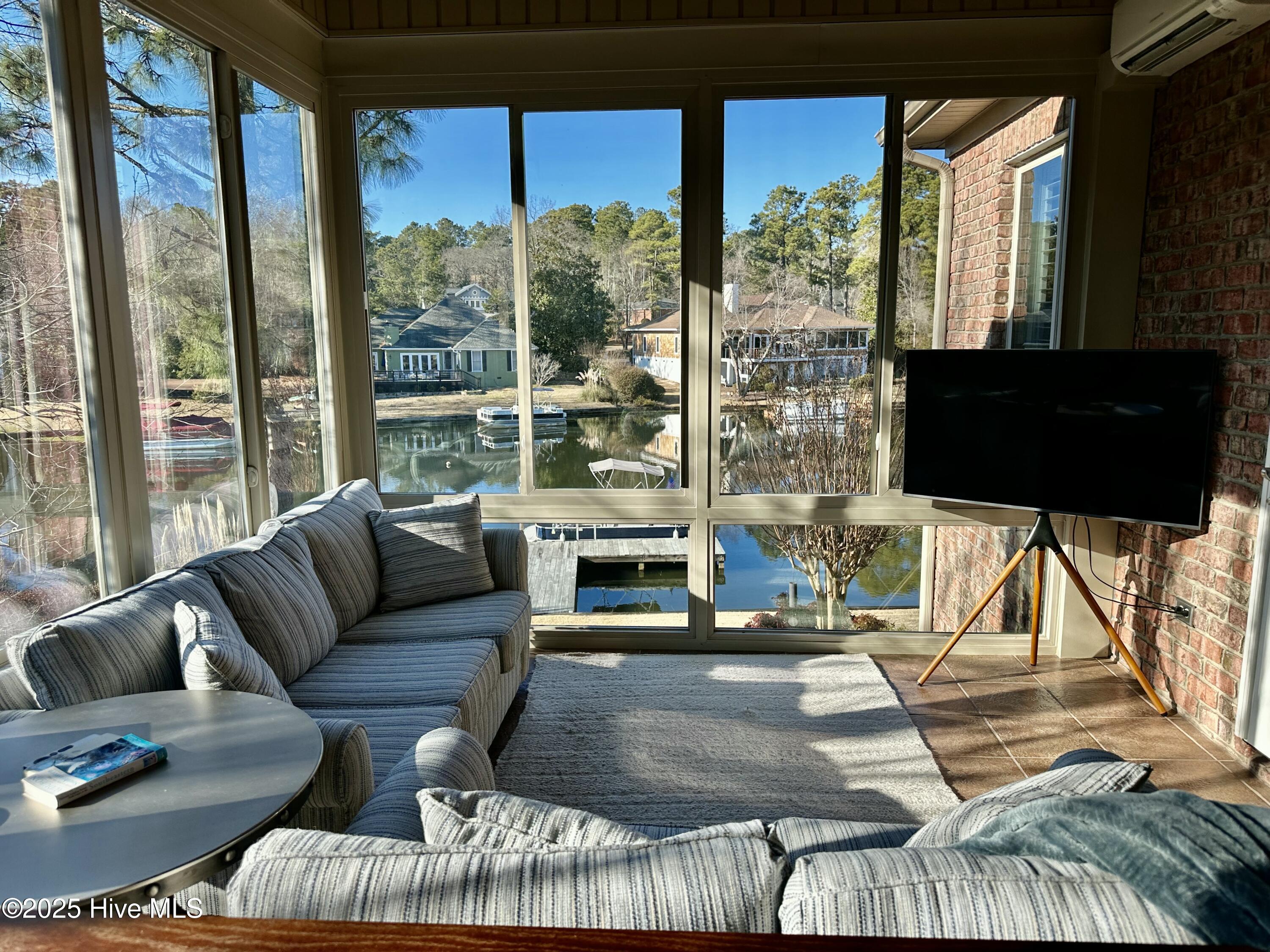 145 Lake Forest Drive SW