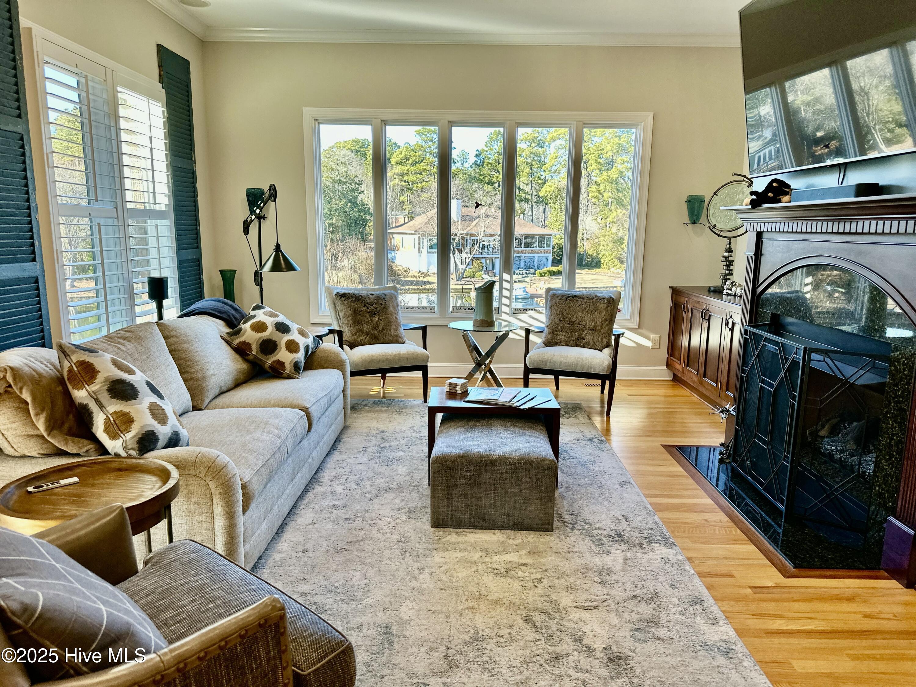 145 Lake Forest Drive SW