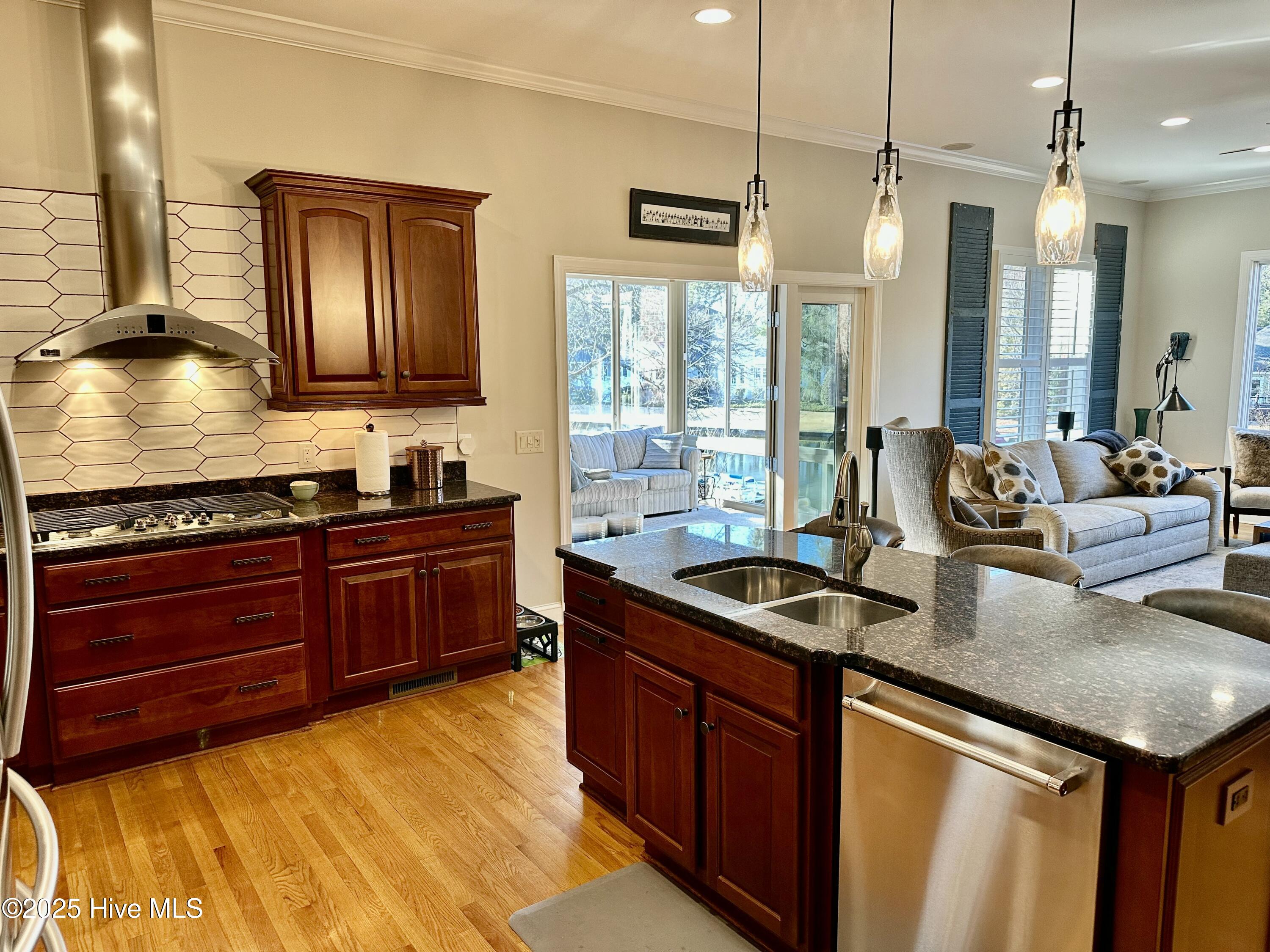 145 Lake Forest Drive SW