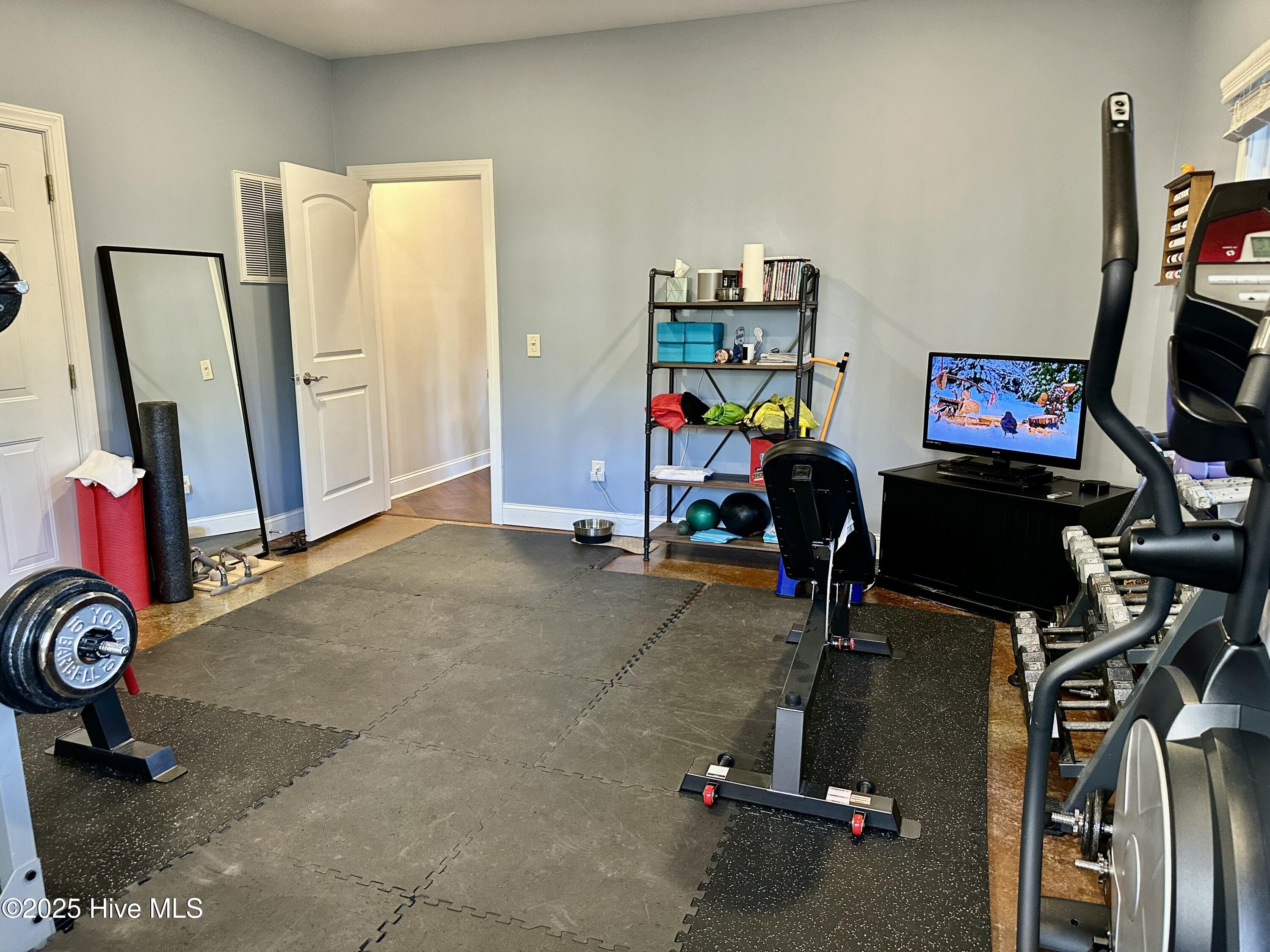 145 Lake Forest Drive SW