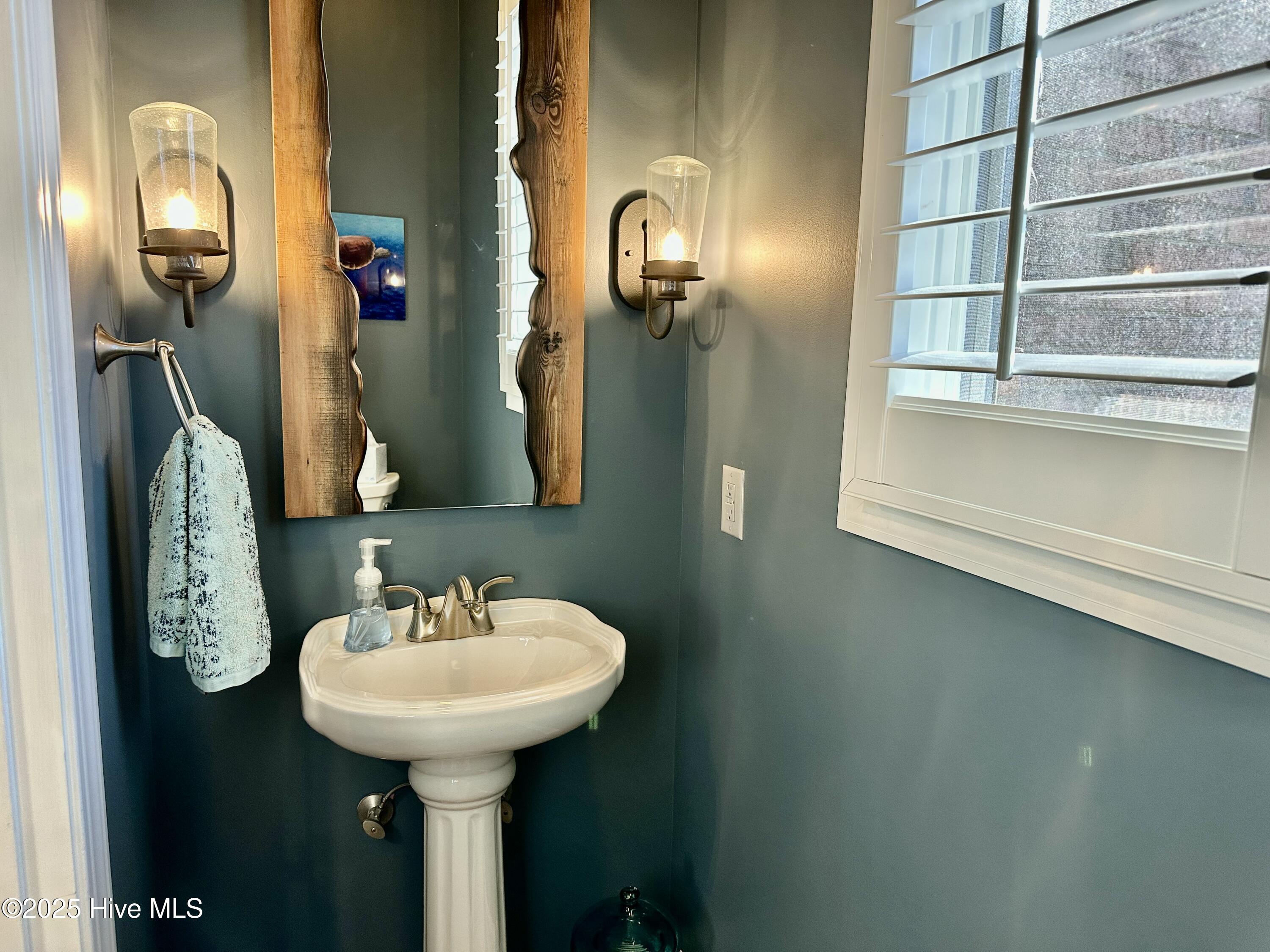 145 Lake Forest Drive SW