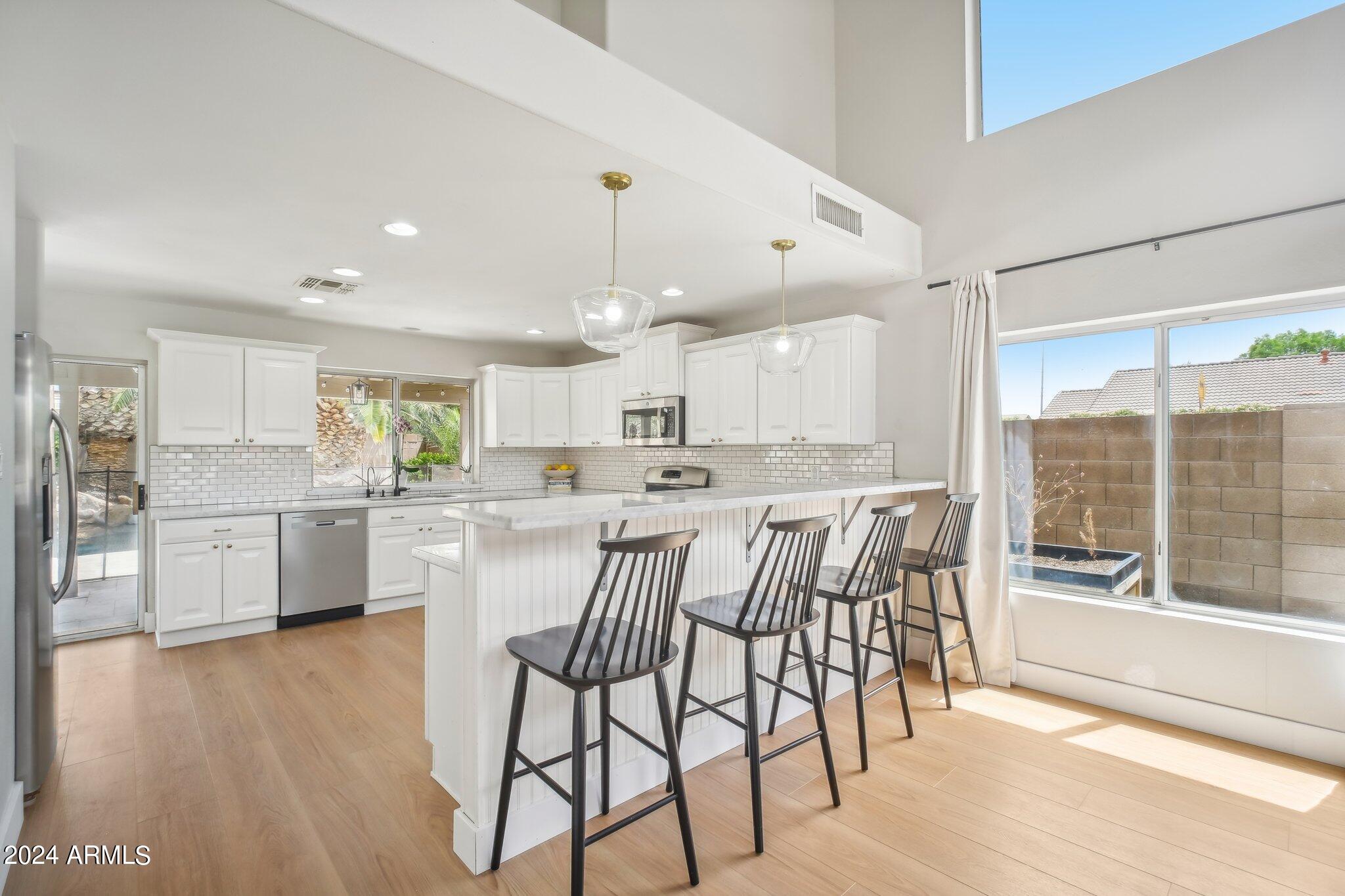 3364 E MENADOTA Drive