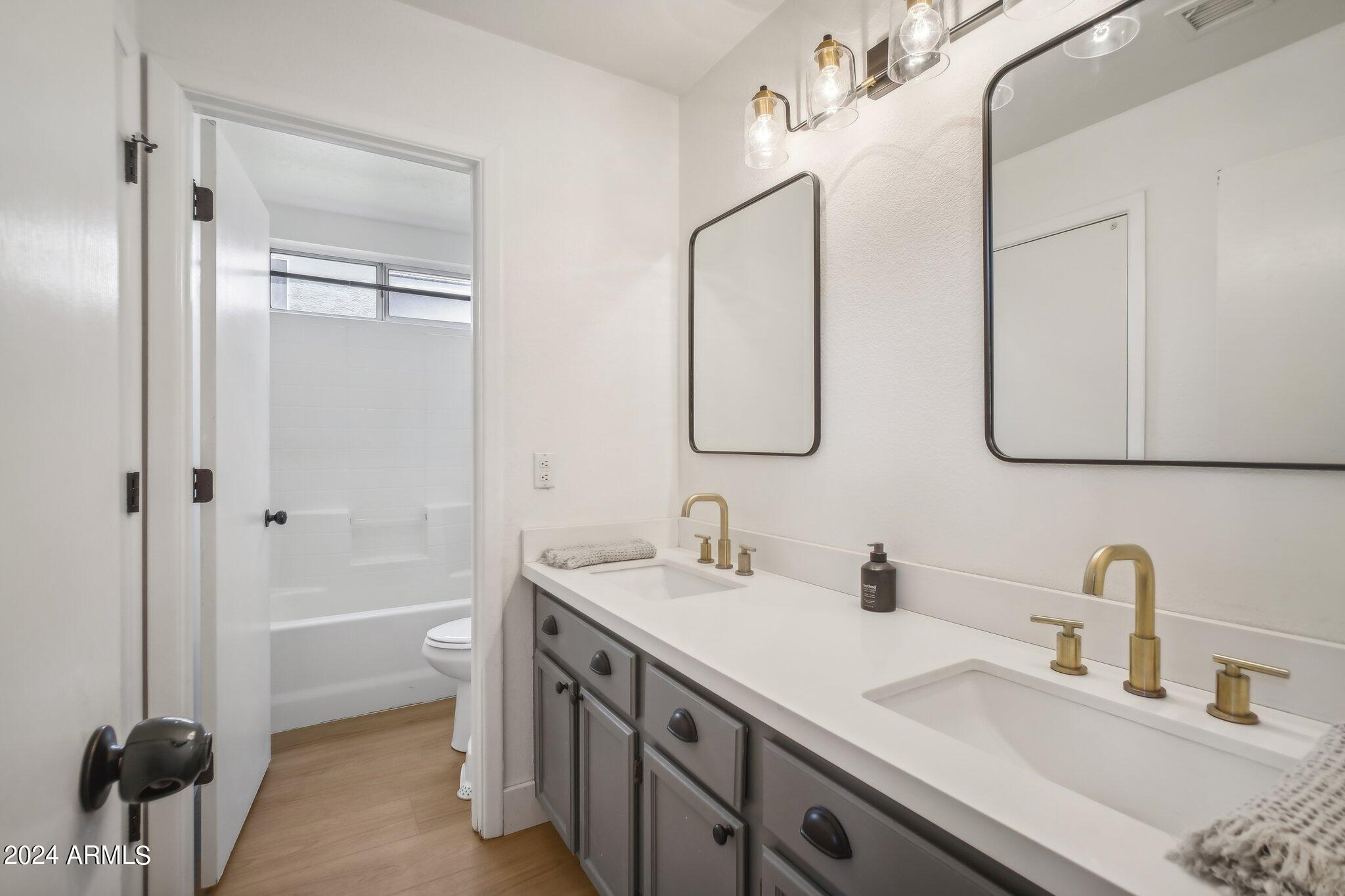 3364 E MENADOTA Drive