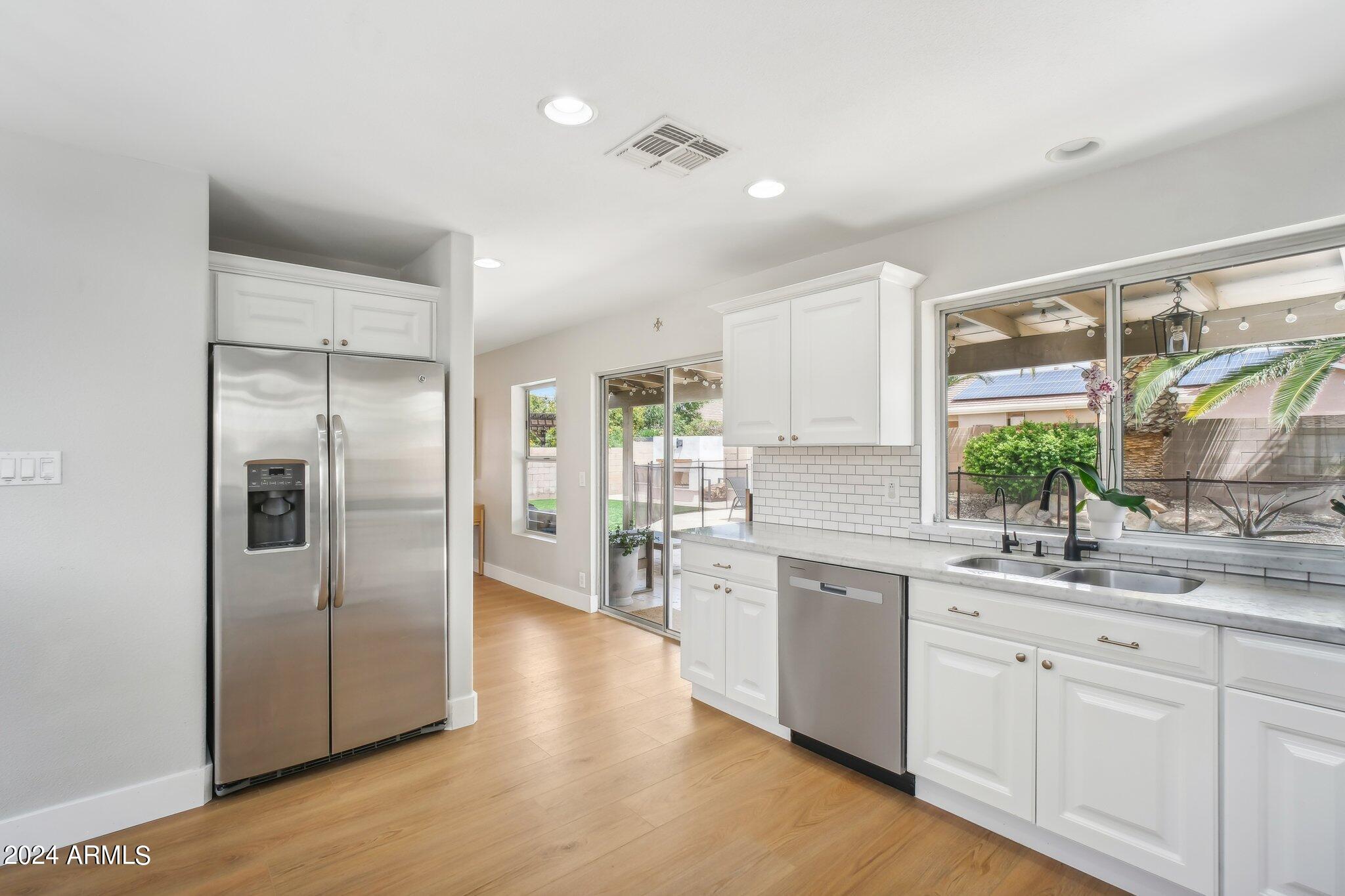 3364 E MENADOTA Drive