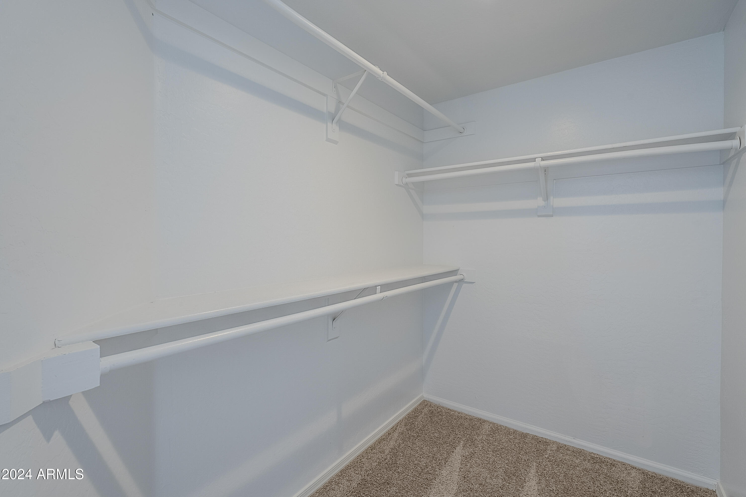 1747 E NORTHERN Avenue, 218