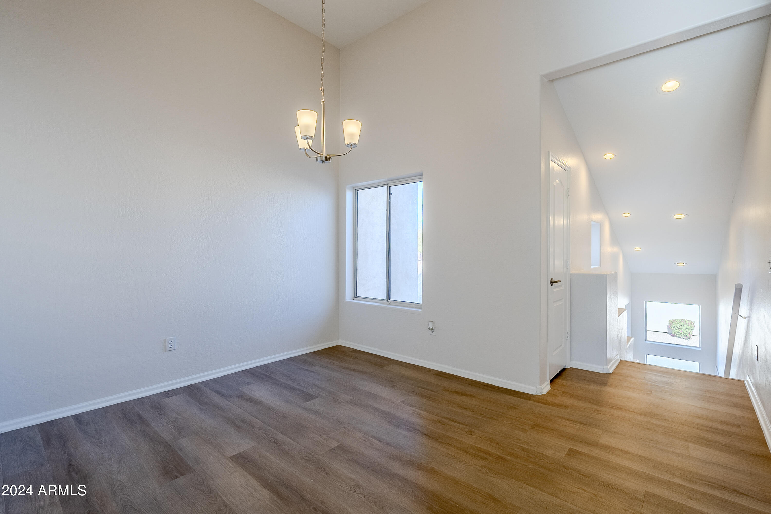 1747 E NORTHERN Avenue, 218