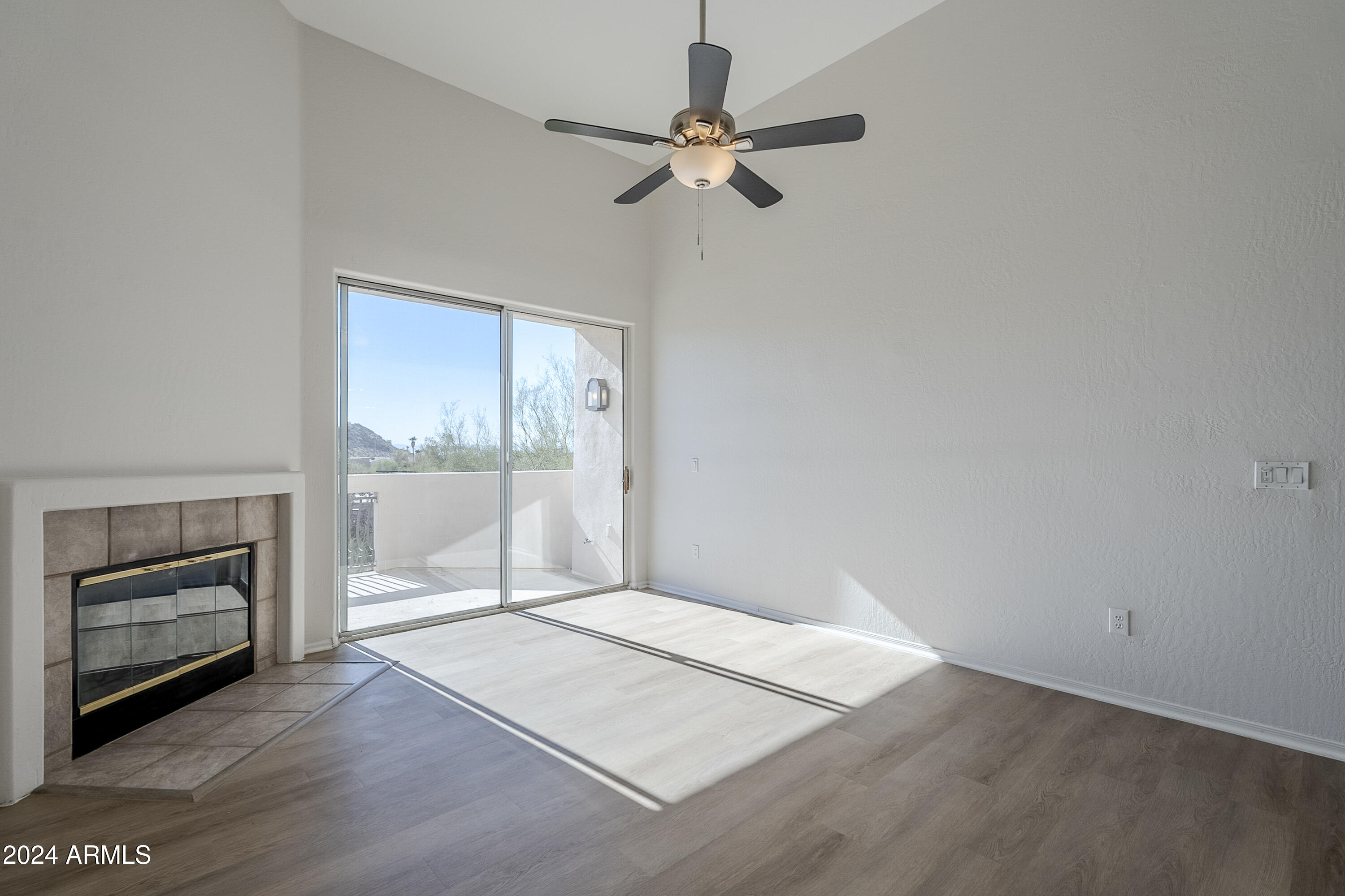 1747 E NORTHERN Avenue, 218