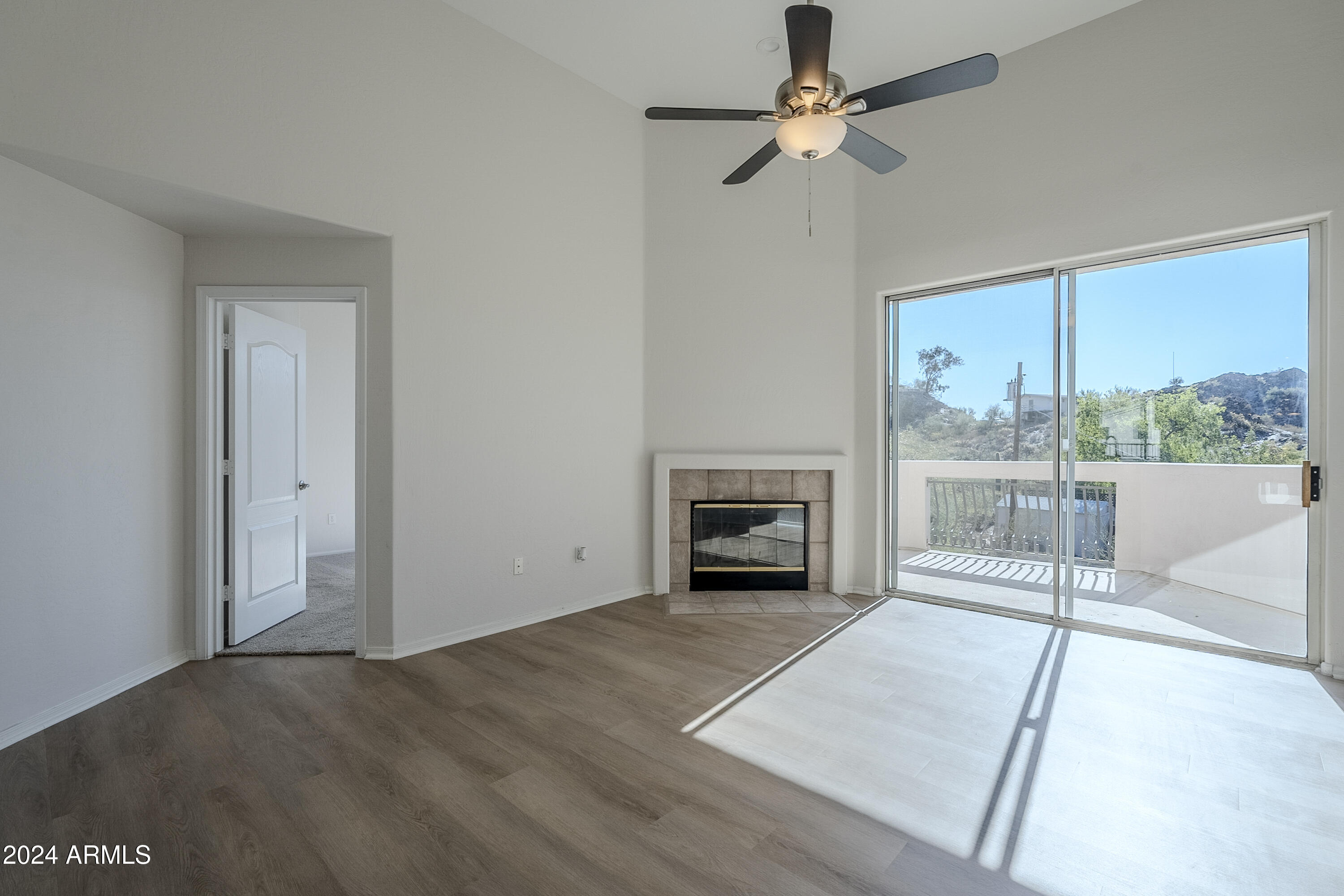 1747 E NORTHERN Avenue, 218