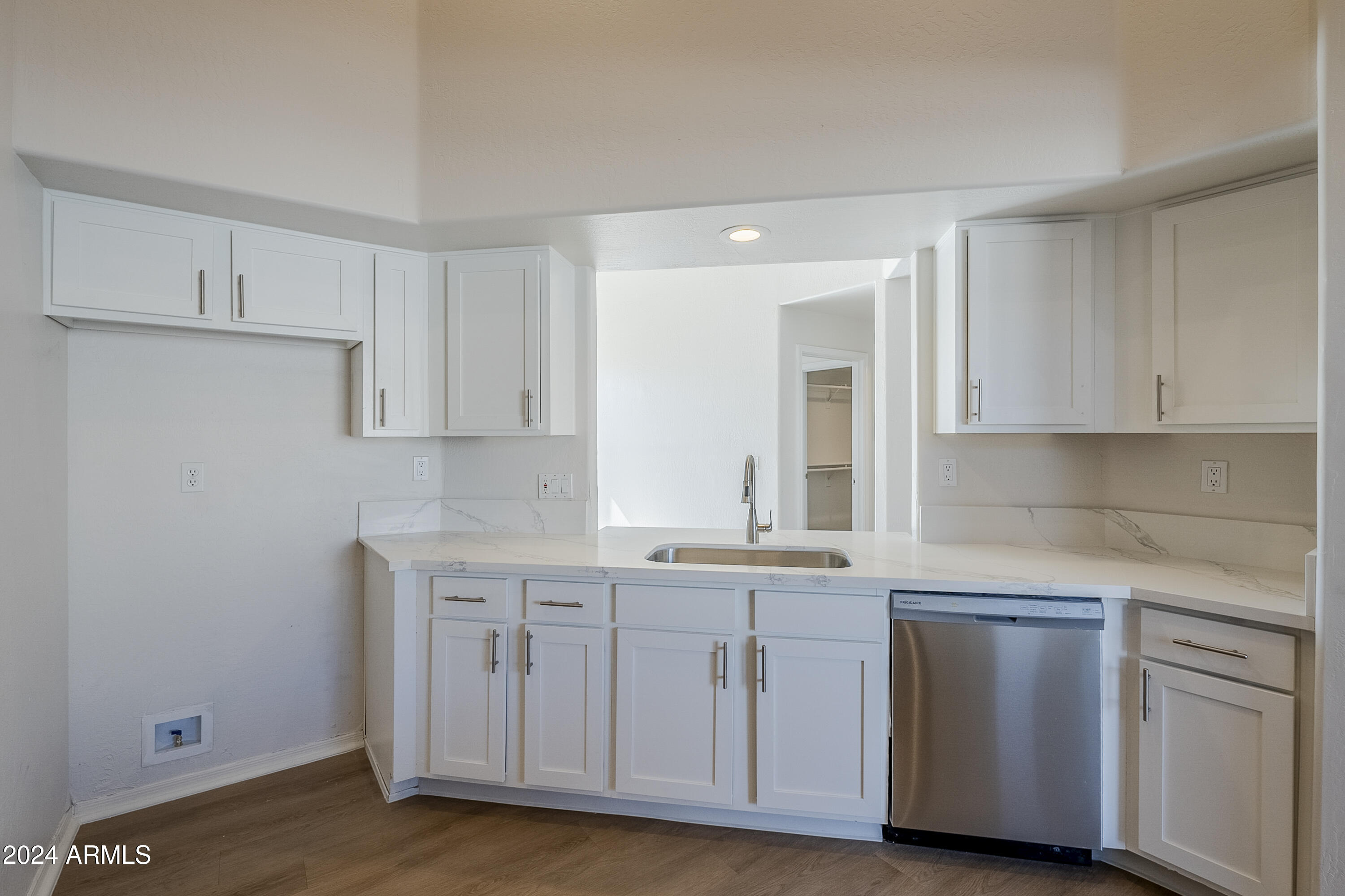 1747 E NORTHERN Avenue, 218