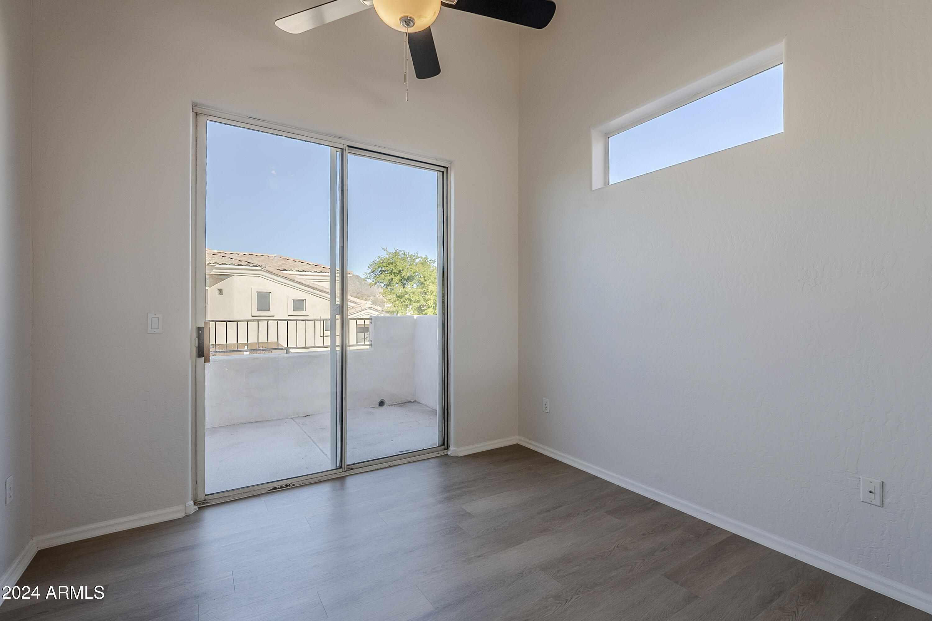 1747 E NORTHERN Avenue, 218