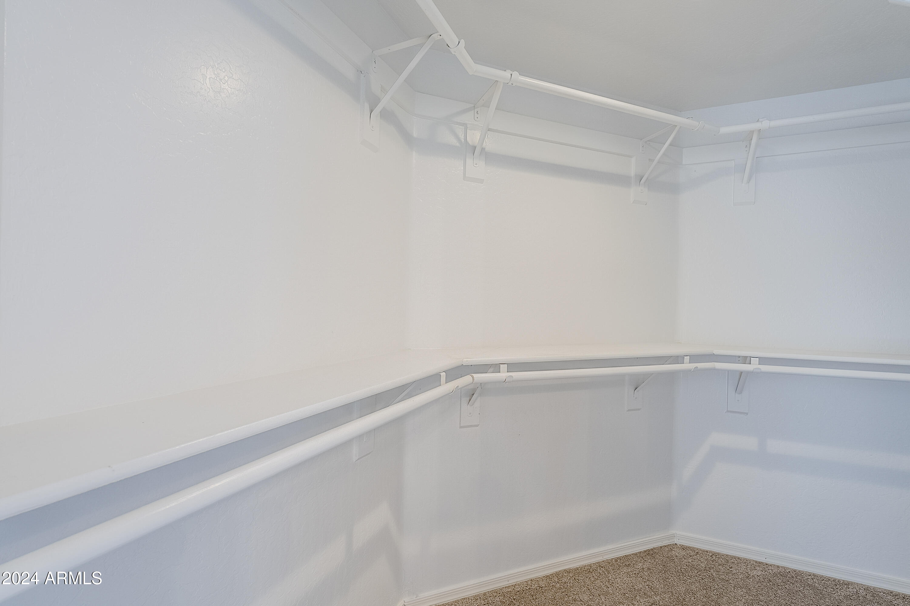 1747 E NORTHERN Avenue, 218