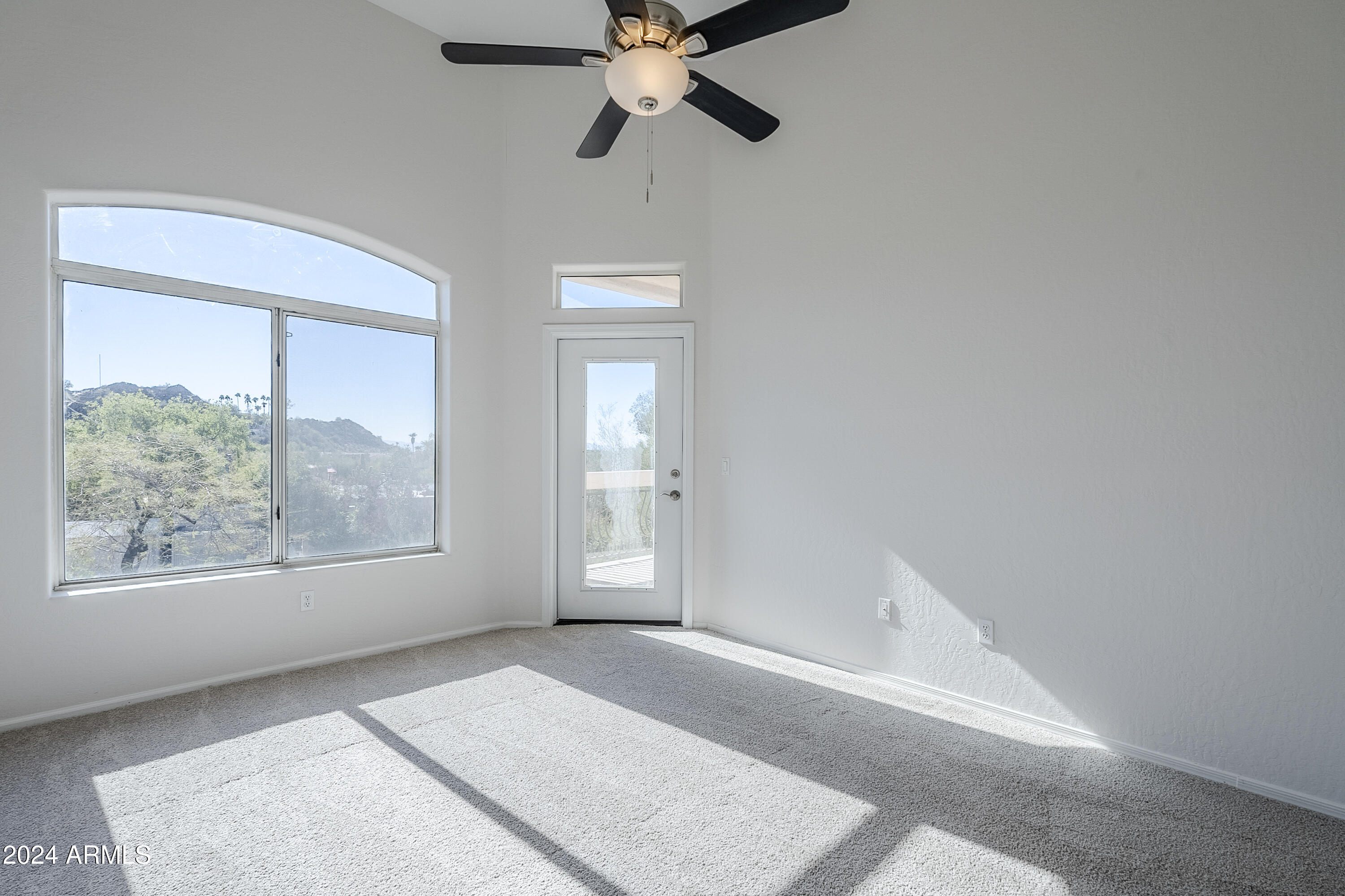 1747 E NORTHERN Avenue, 218