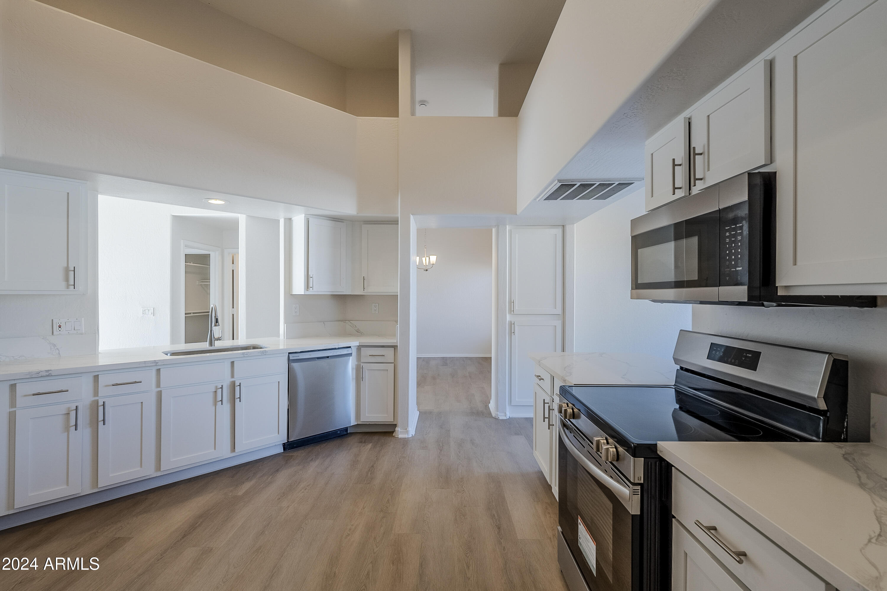 1747 E NORTHERN Avenue, 218