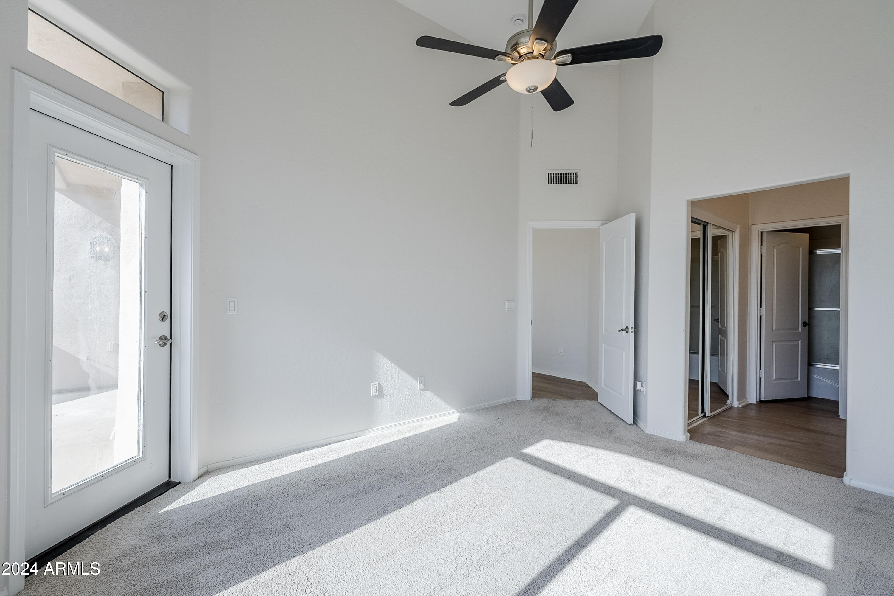 1747 E NORTHERN Avenue, 218