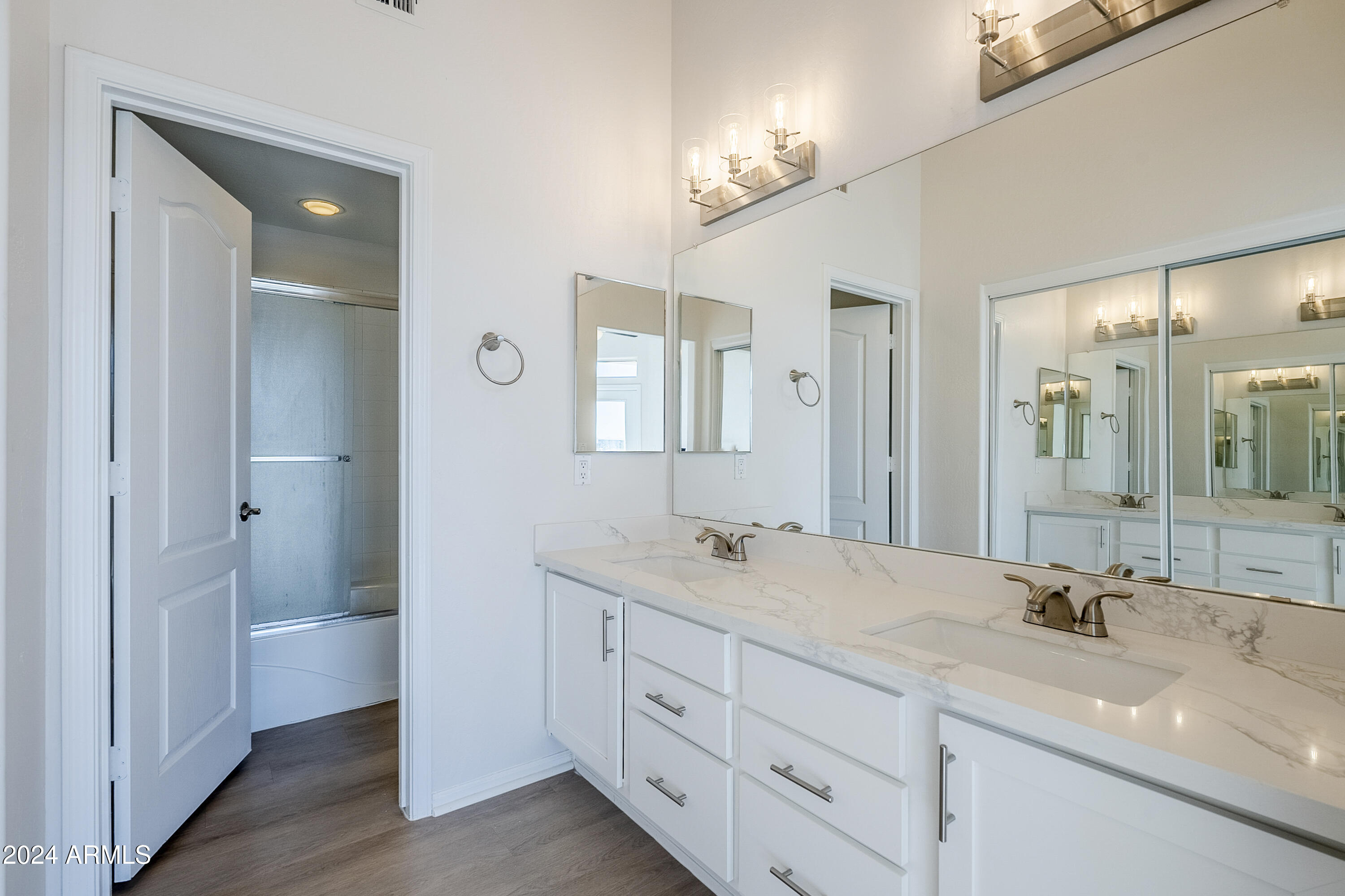 1747 E NORTHERN Avenue, 218