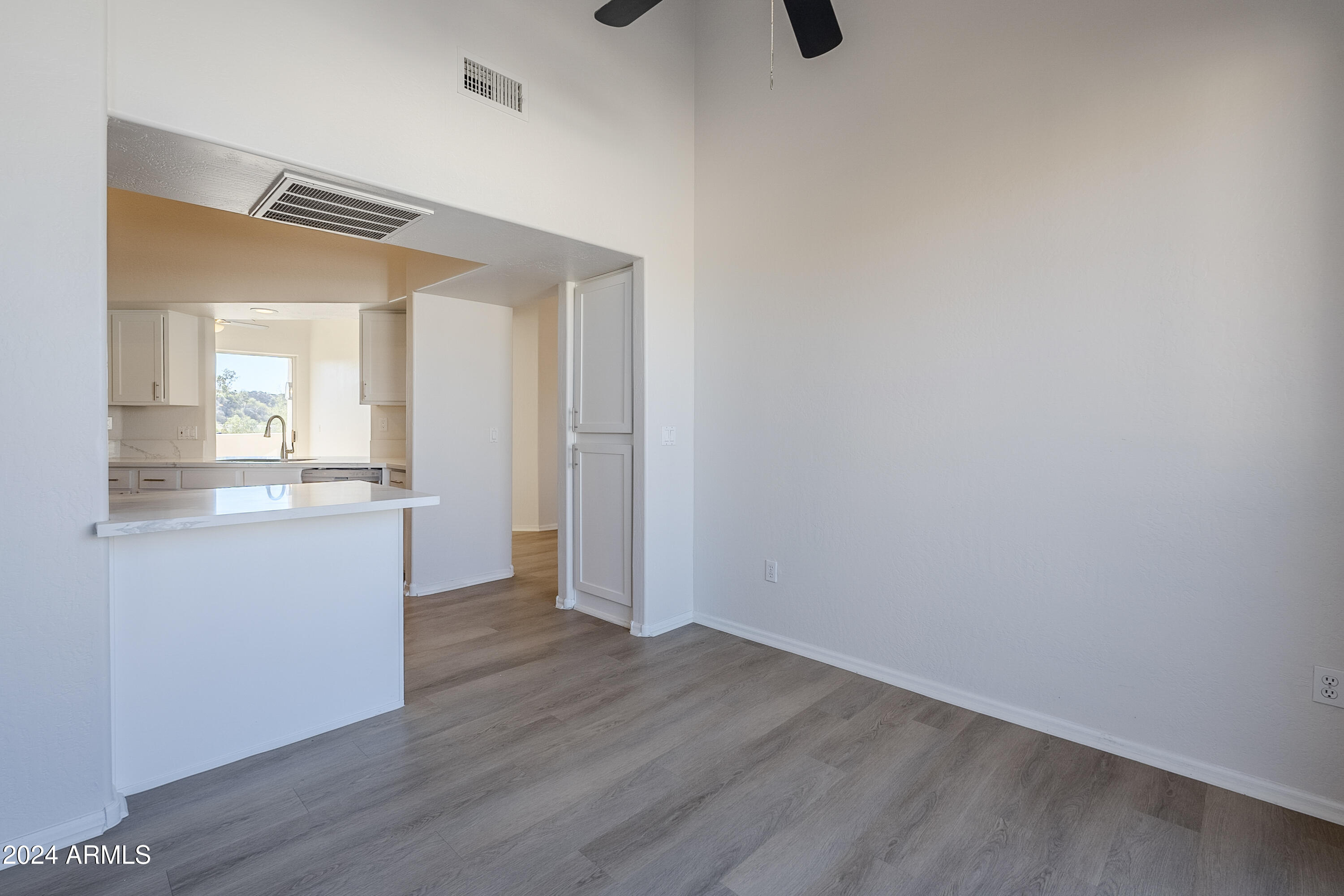 1747 E NORTHERN Avenue, 218