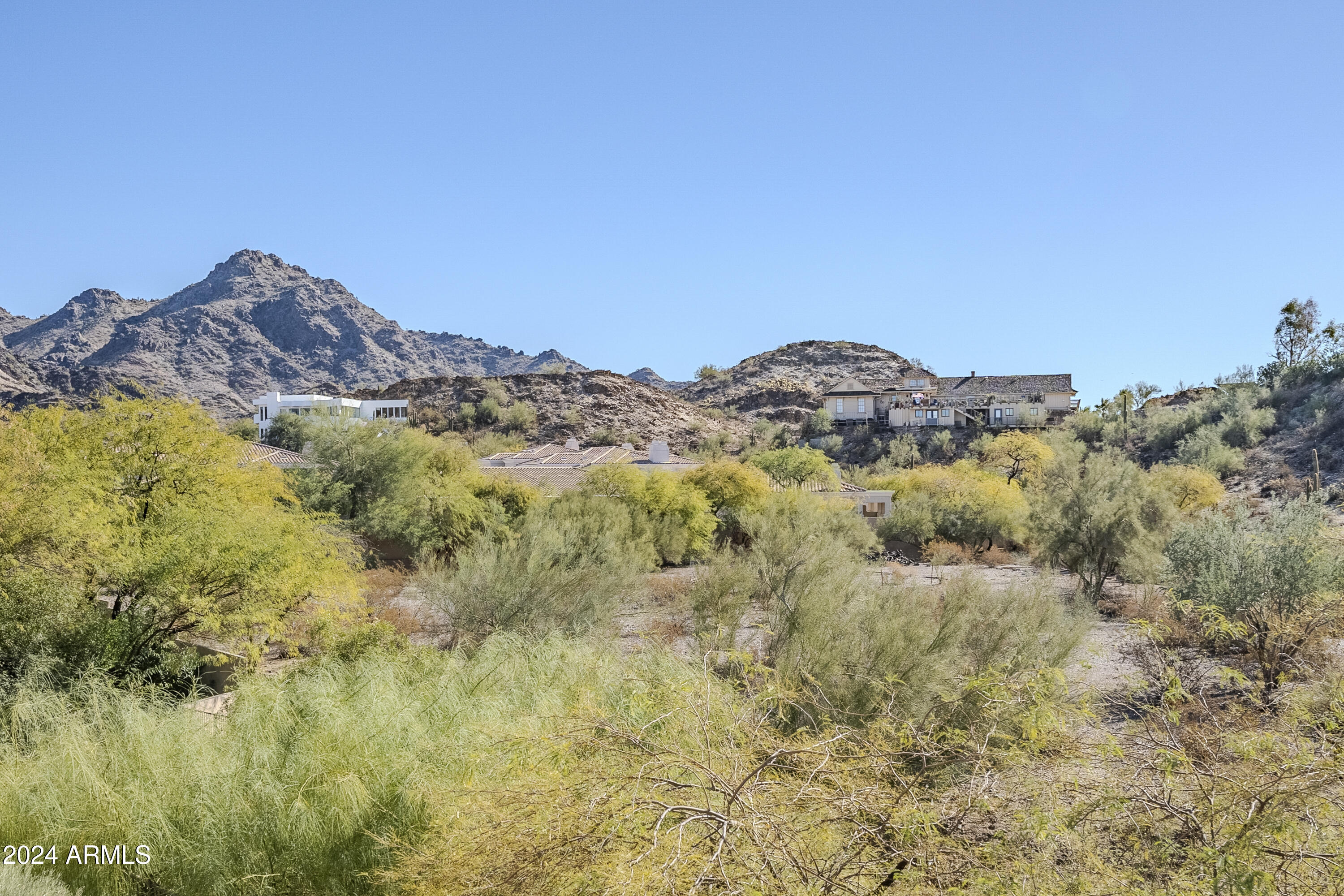 1747 E NORTHERN Avenue, 218