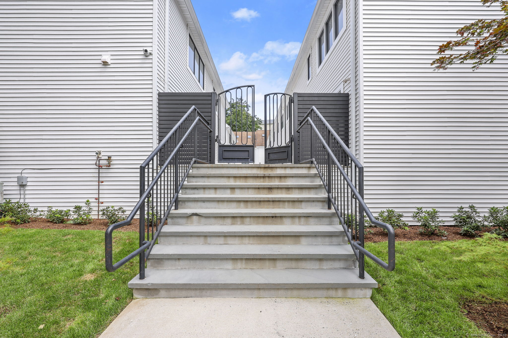 141 Grove Street APT L