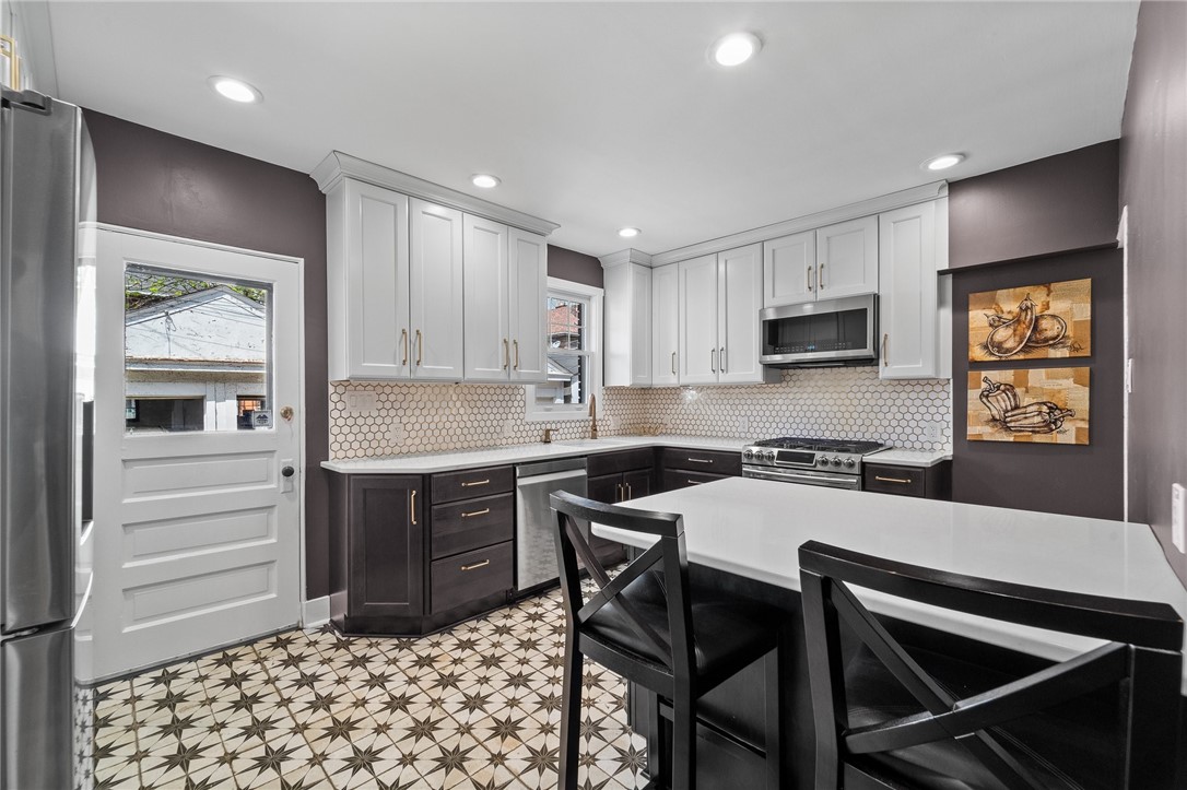 819 N Highland Ave