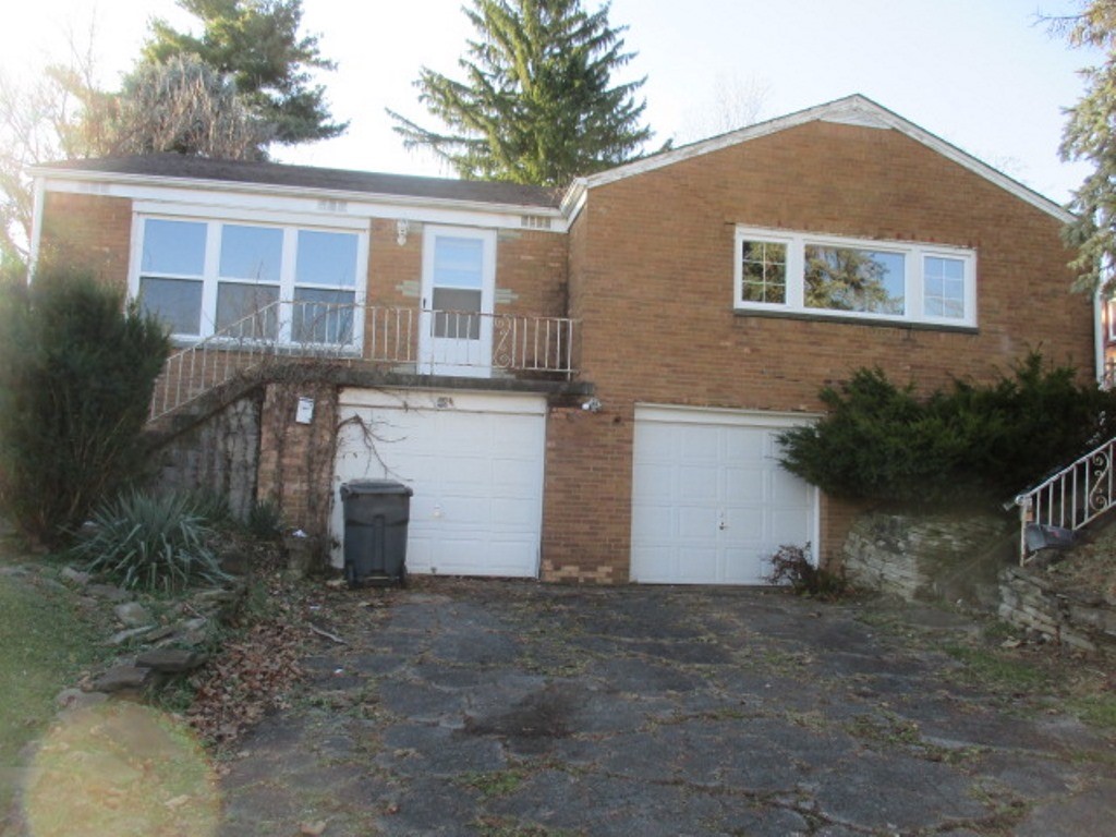 46-48 Greenbriar Dr