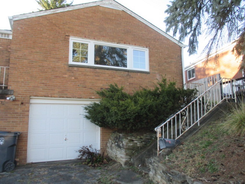 46-48 Greenbriar Dr