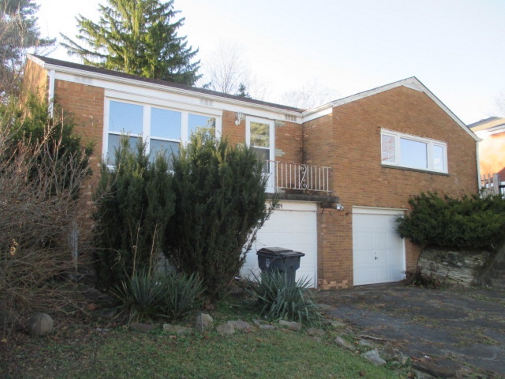 46-48 Greenbriar Dr