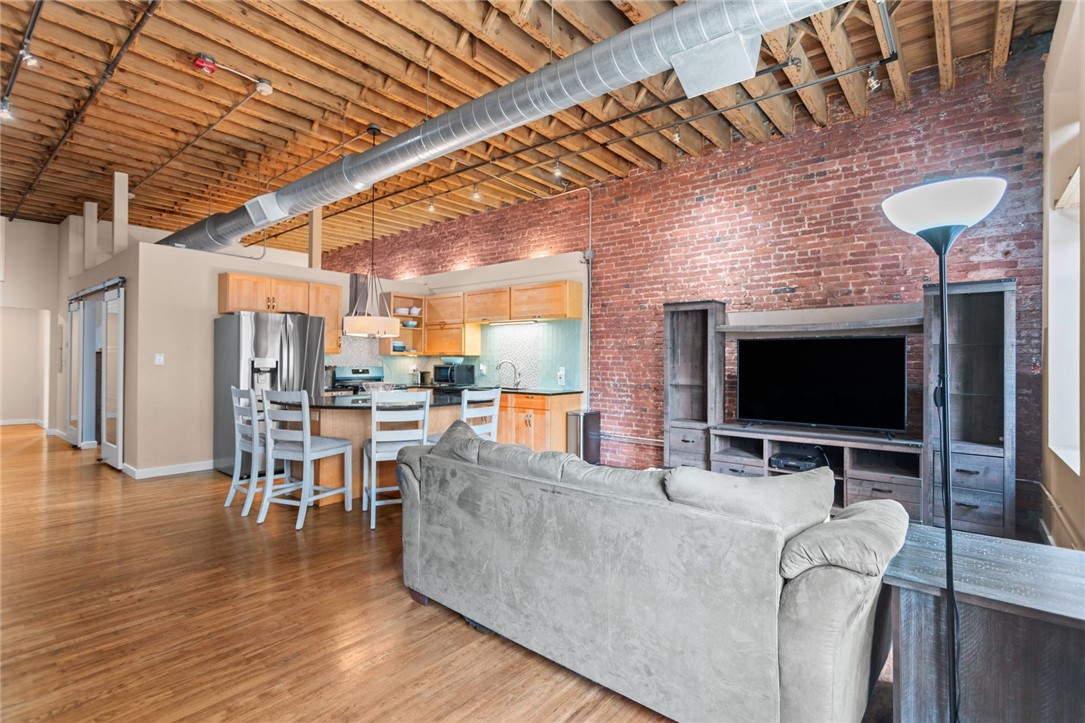 951 Liberty Ave 2D/204