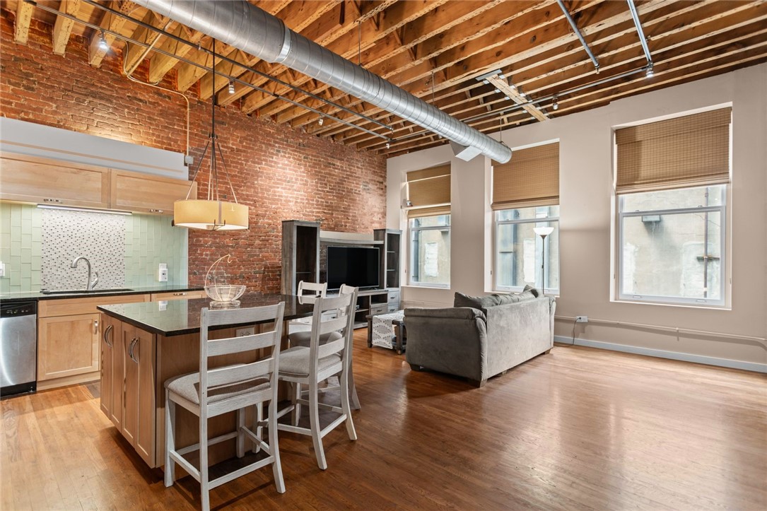 951 Liberty Ave 2D/204