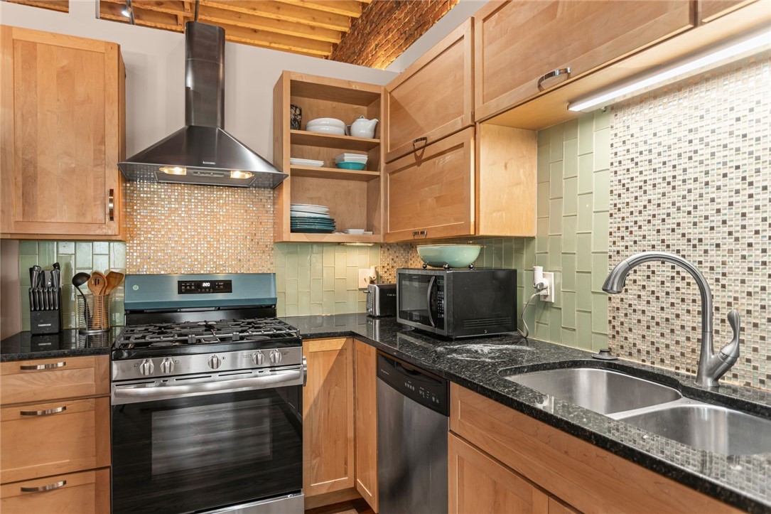 951 Liberty Ave 2D/204