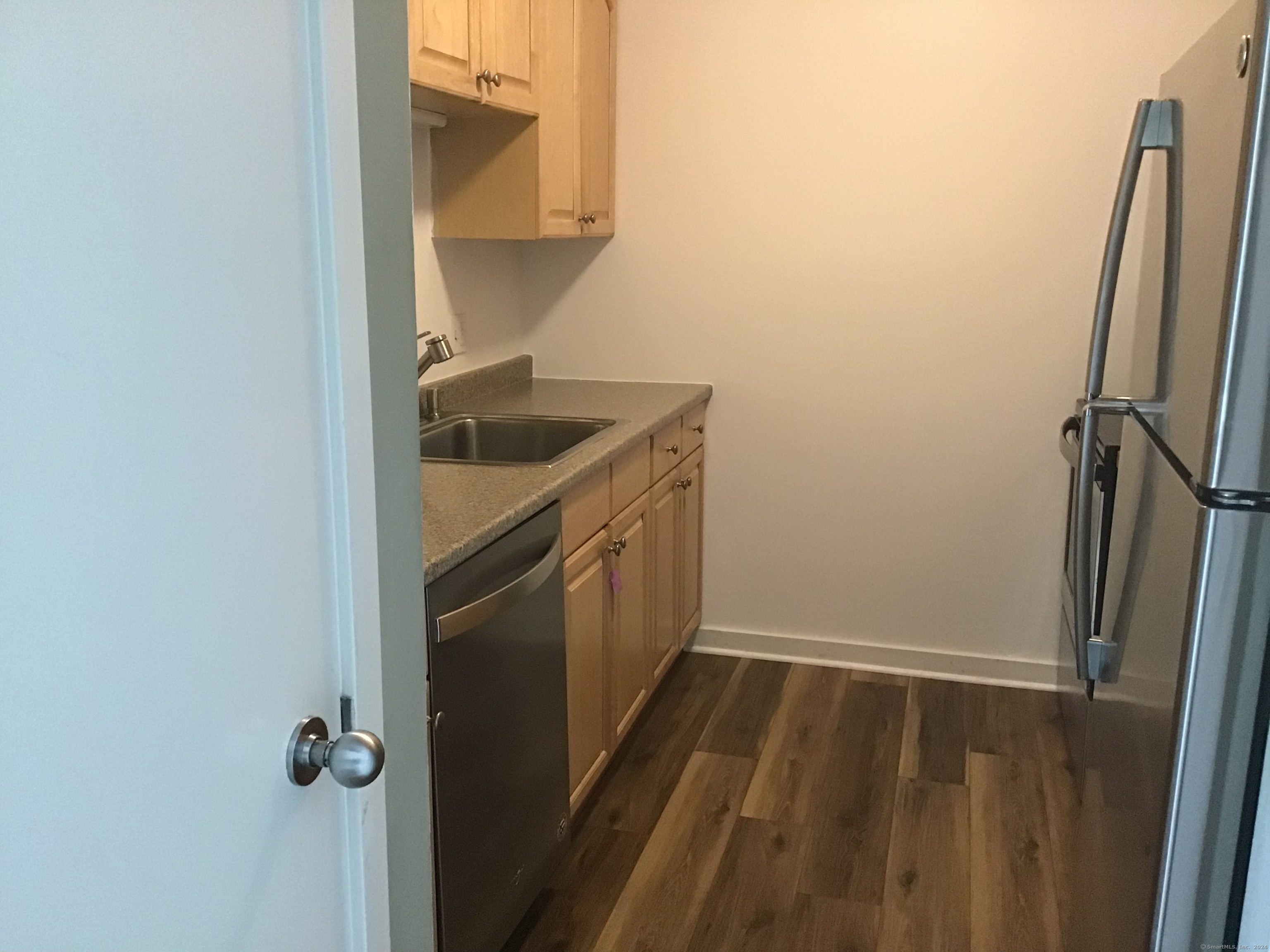 301 Post Road East APT 17