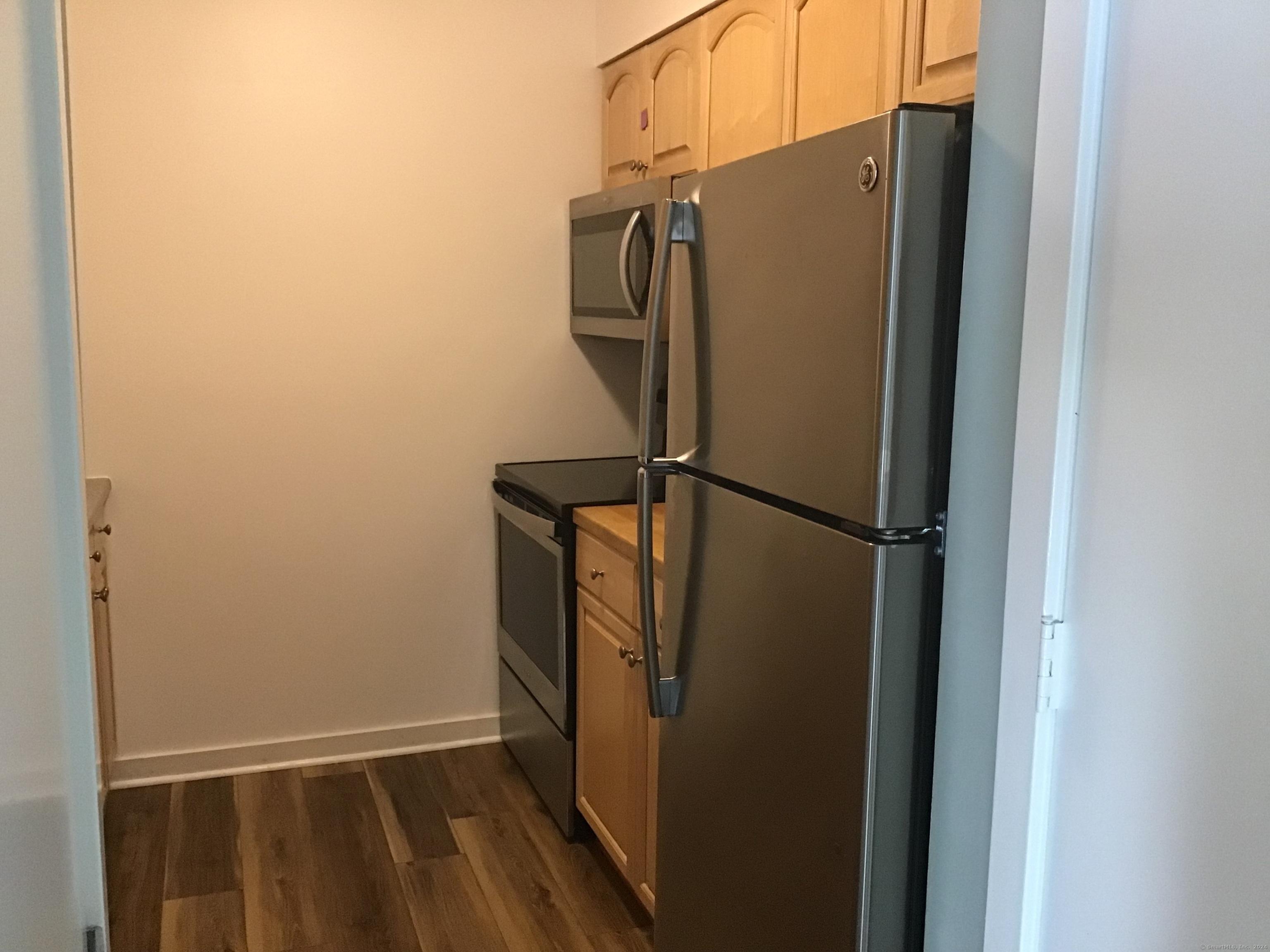 301 Post Road East APT 17
