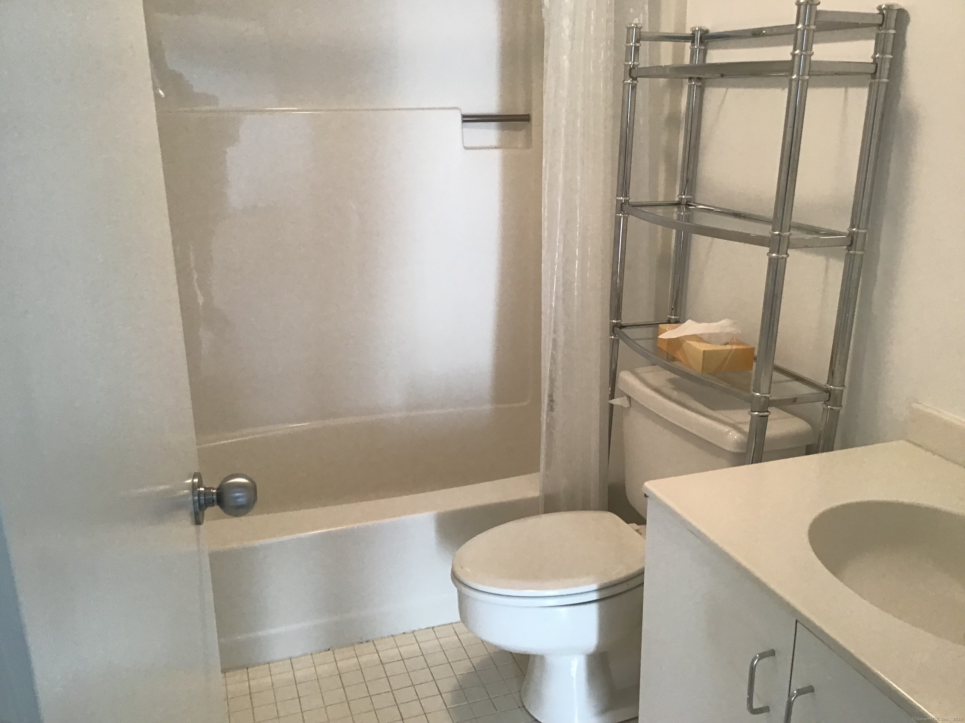 301 Post Road East APT 17