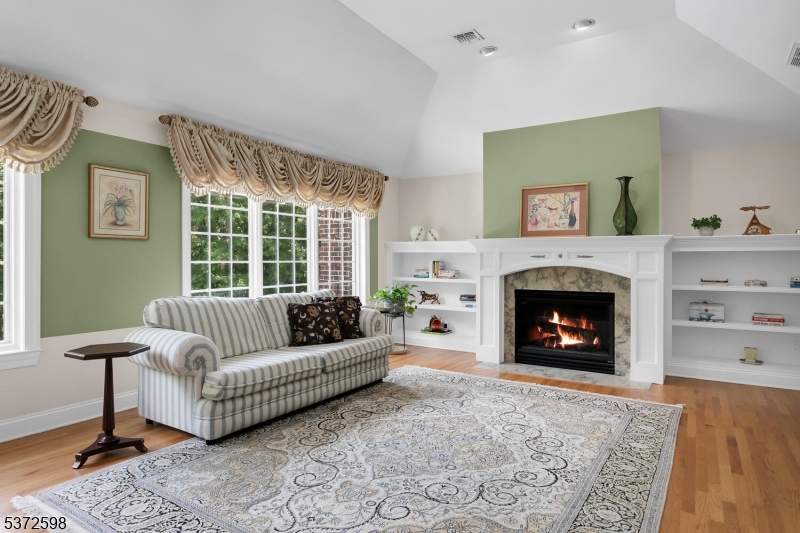 62 Canoe Brook Ln