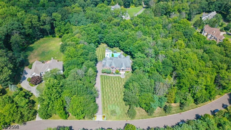 62 Canoe Brook Ln