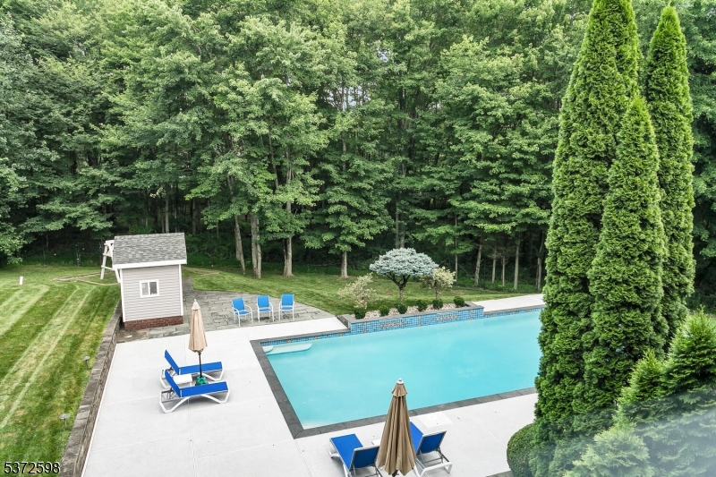 62 Canoe Brook Ln
