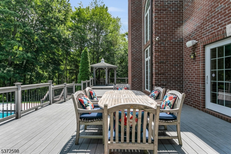 62 Canoe Brook Ln